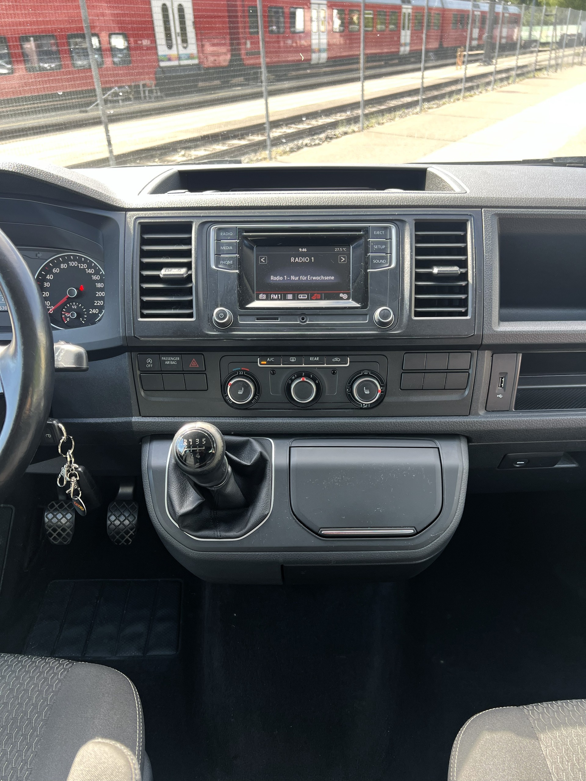 VW T6 Multivan 2.0 TDI Trendline-image-19