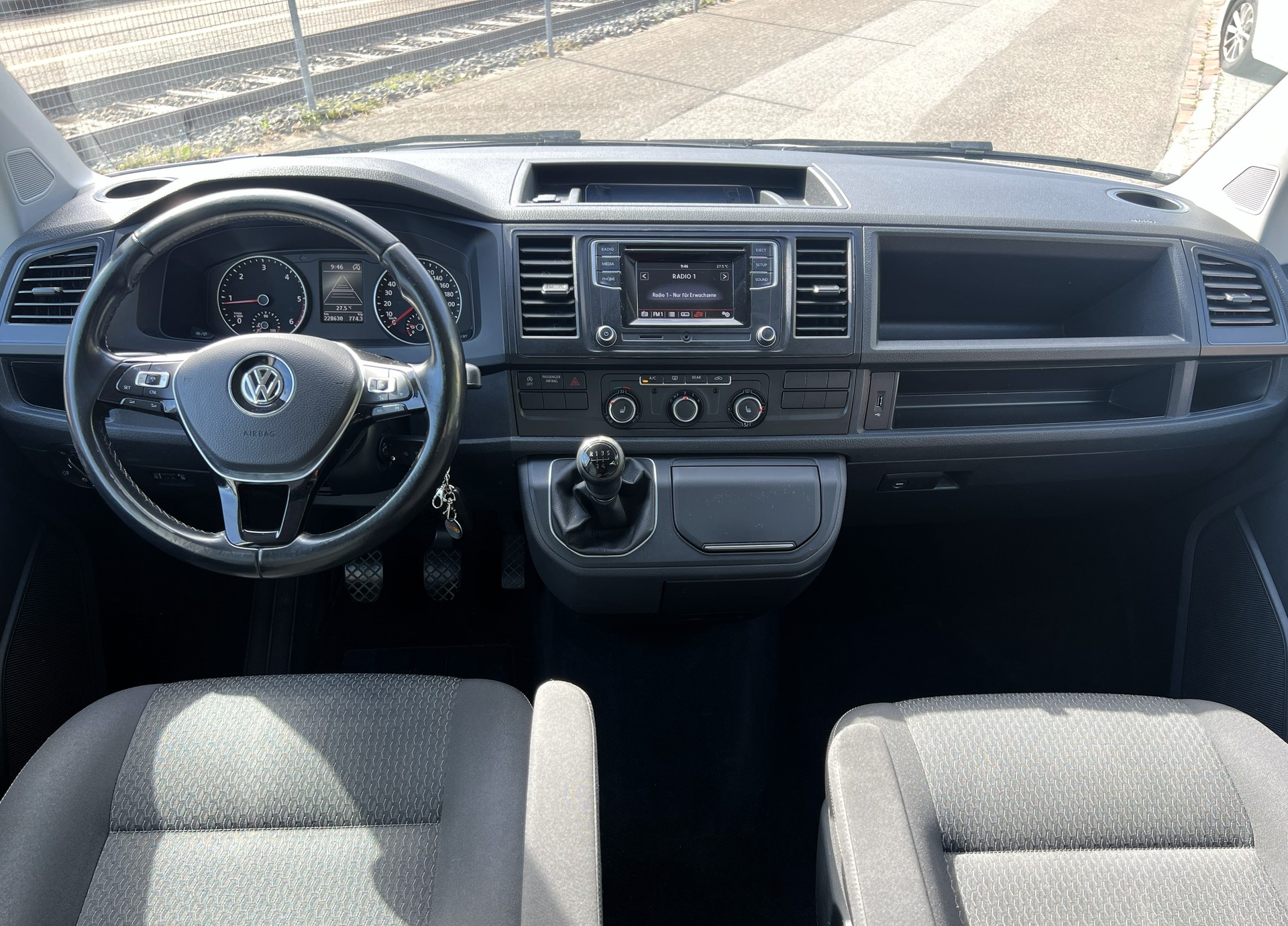 VW T6 Multivan 2.0 TDI Trendline-image-22