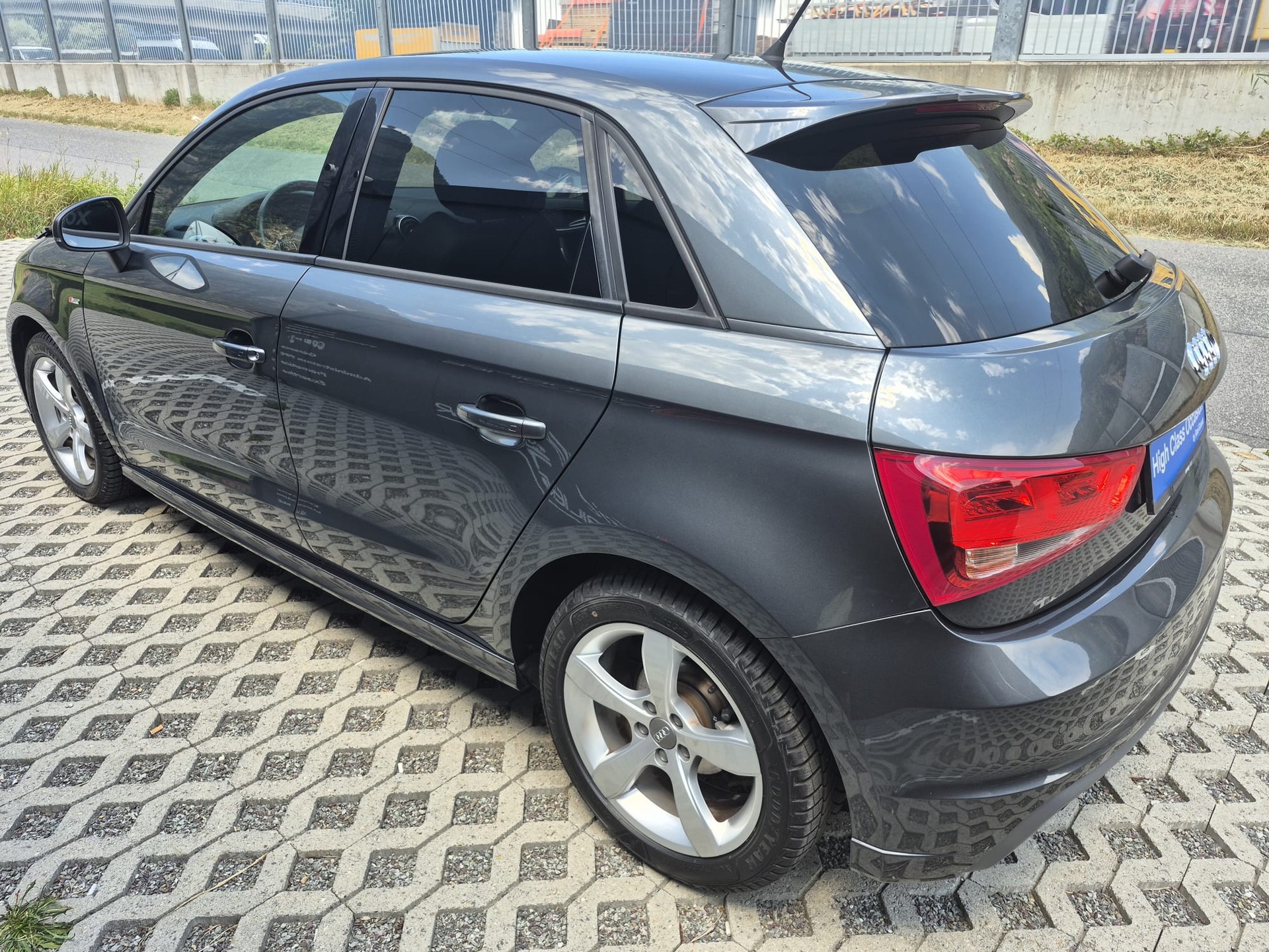 AUDI A1 Sportback Sport 1.4 TFSI Ambition S-tronic-image-3