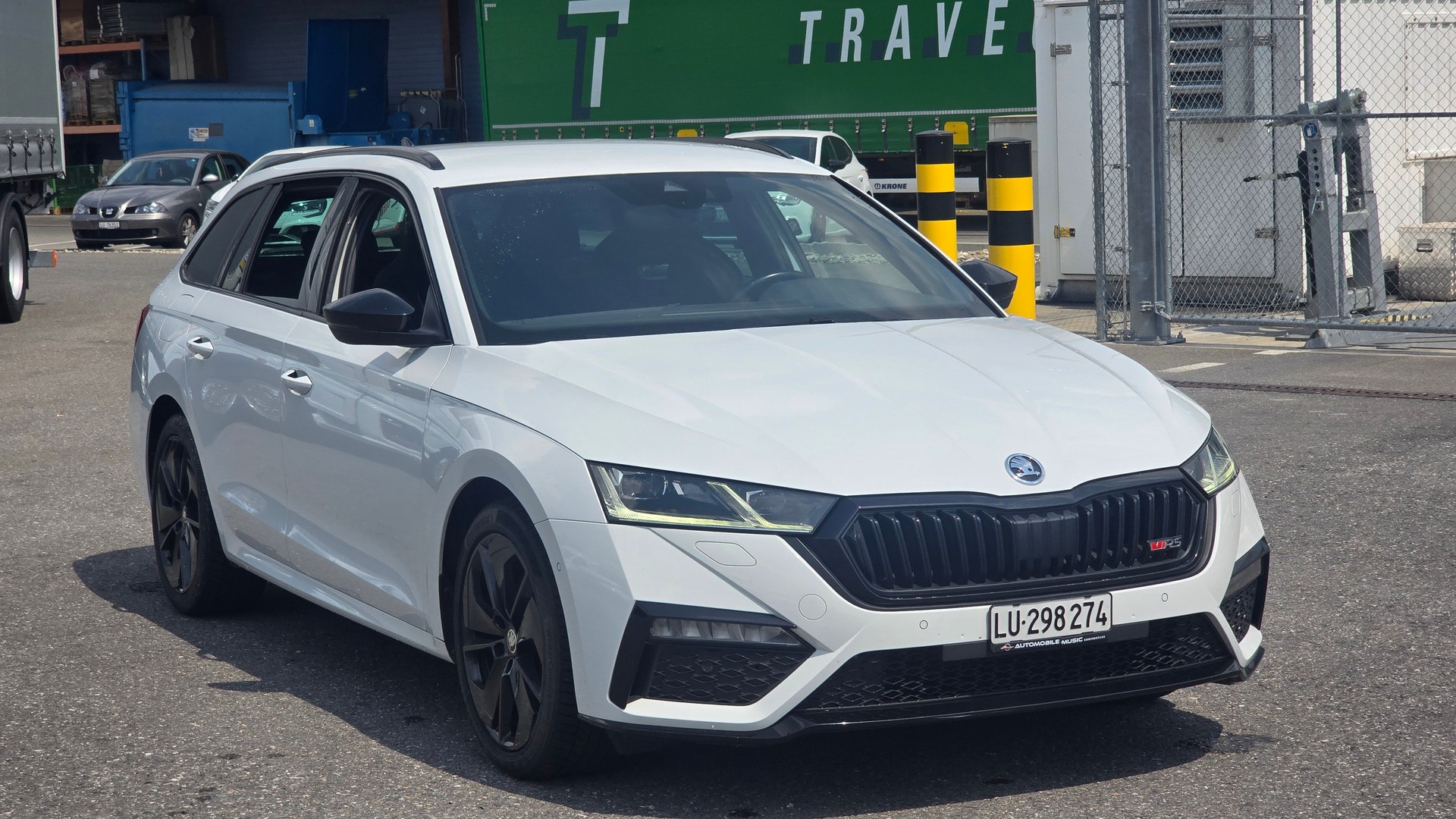 SKODA Octavia Combi 2.0 TDI DSG RS 4x4-showroom-element-2
