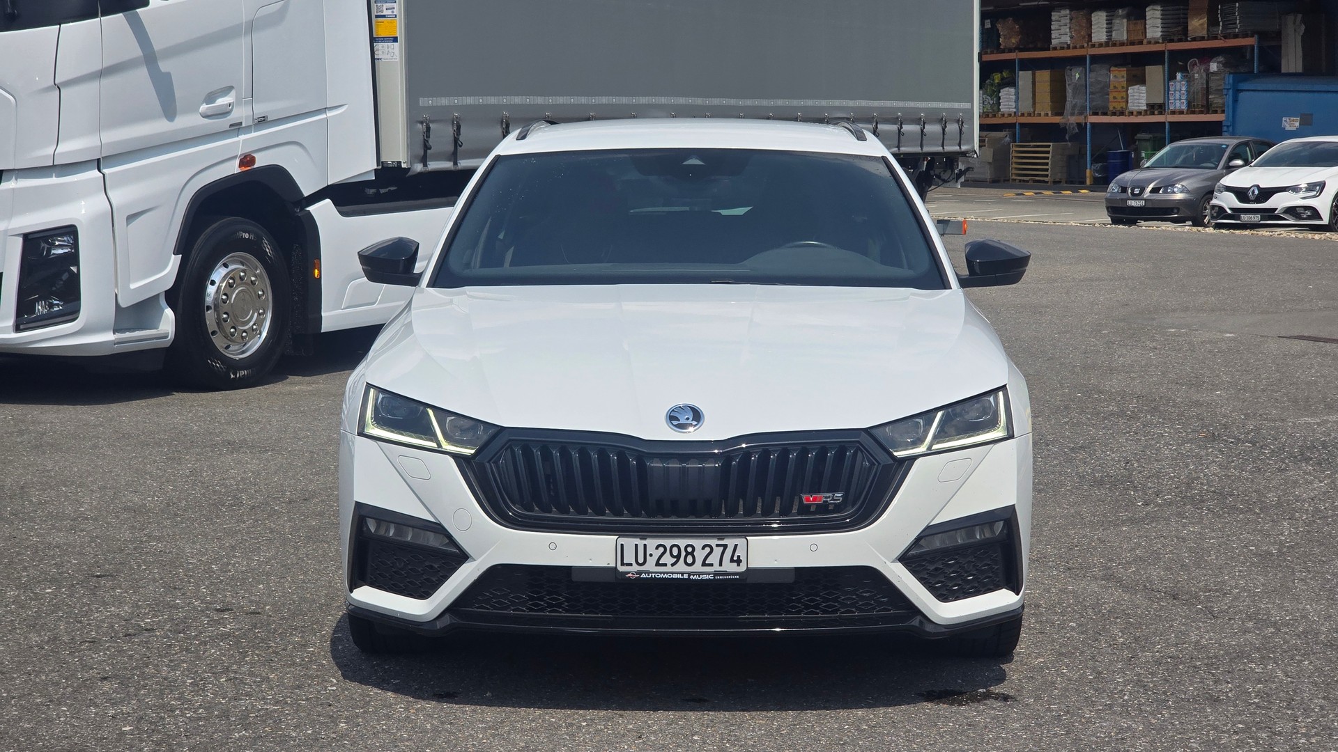 SKODA Octavia Combi 2.0 TDI DSG RS 4x4-showroom-element-1