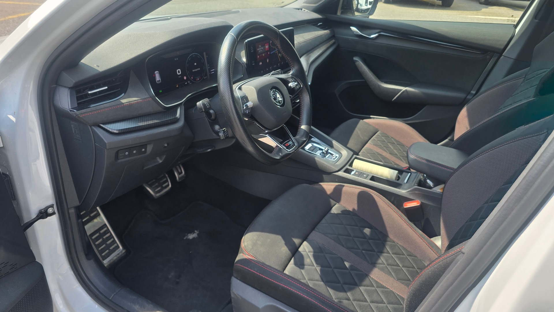 SKODA Octavia Combi 2.0 TDI DSG RS 4x4-image-11