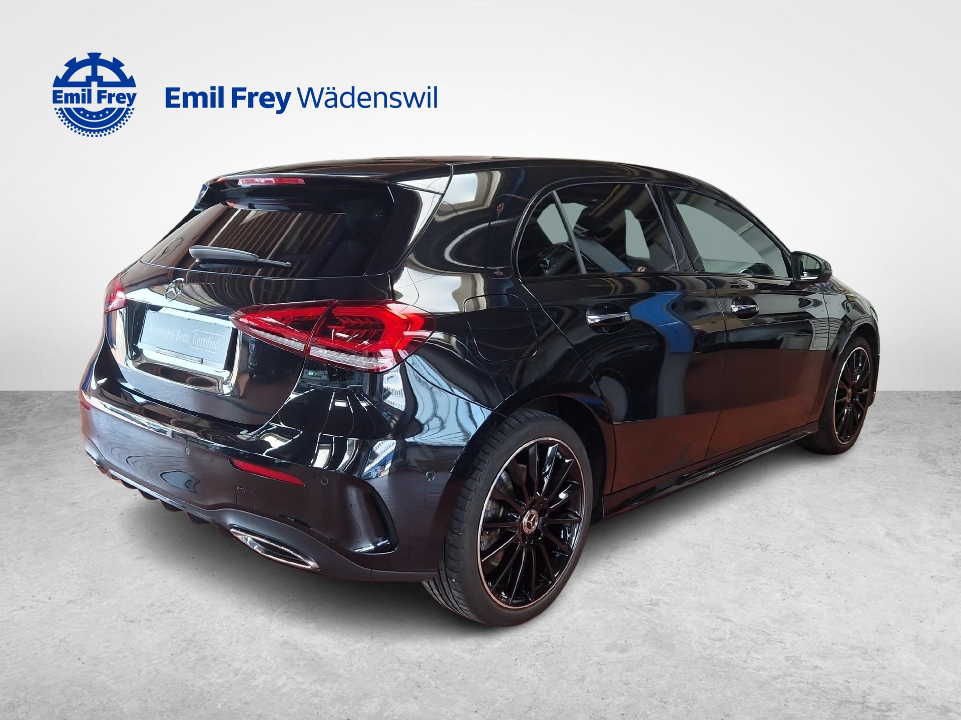 MERCEDES-BENZ A 250 e AMG Line-showroom-element-3