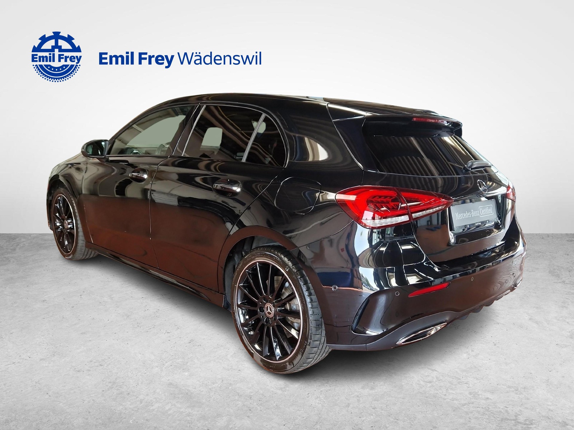 MERCEDES-BENZ A 250 e AMG Line-showroom-element-2