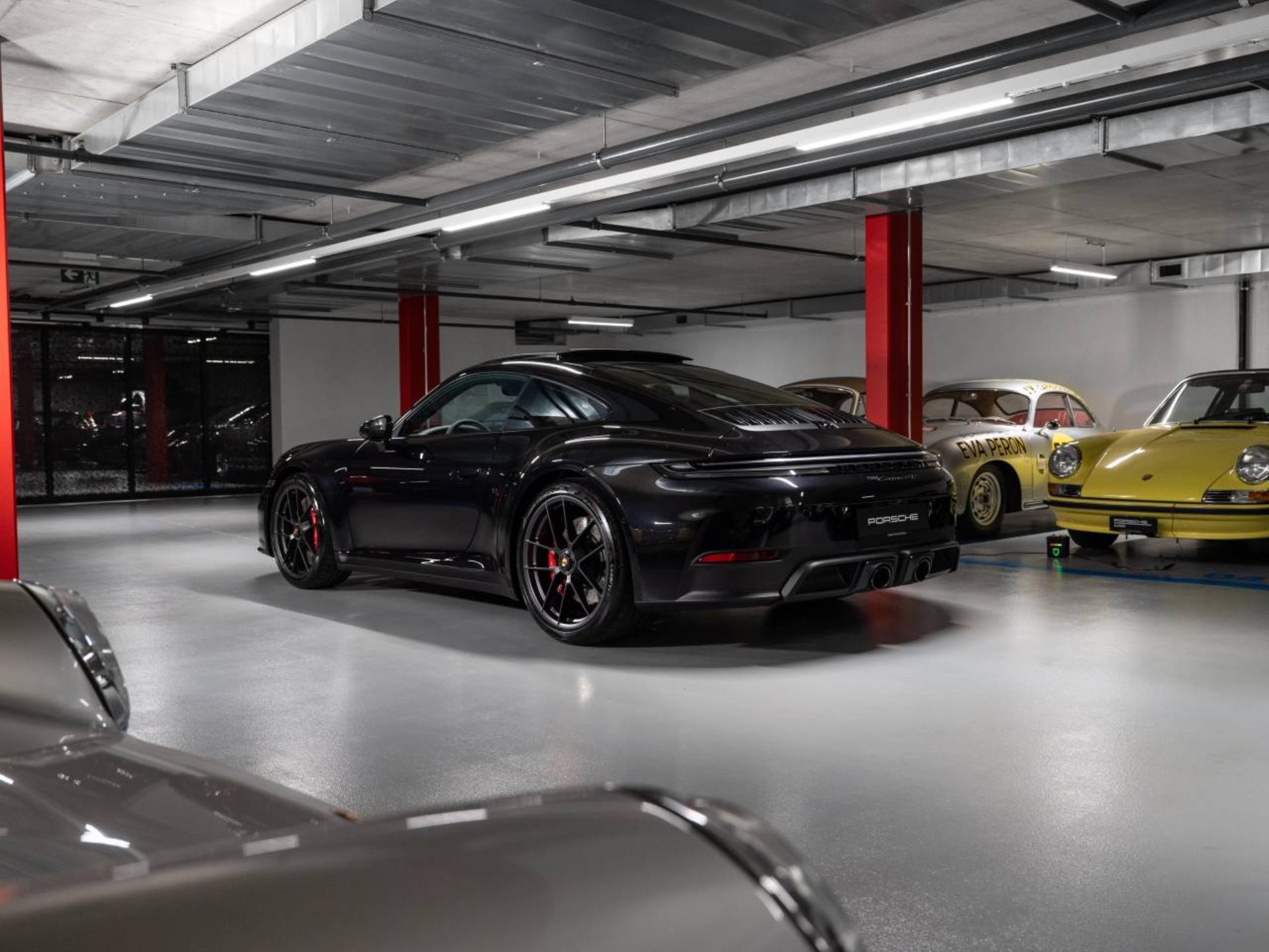 PORSCHE 911 Carrera GTS-showroom-element-2