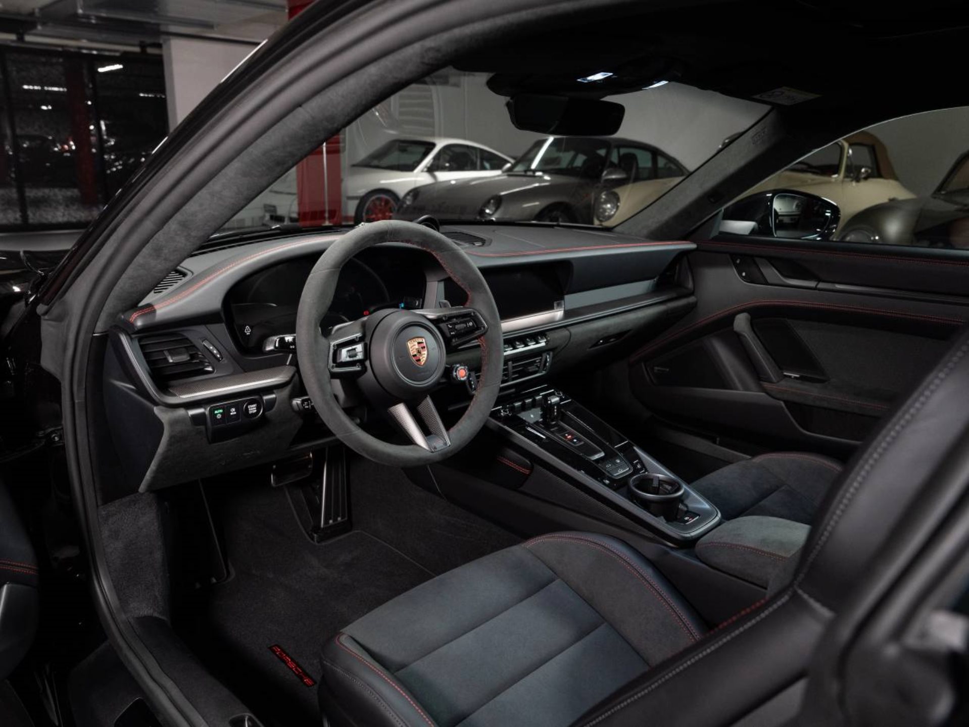 PORSCHE 911 Carrera GTS-showroom-element-3
