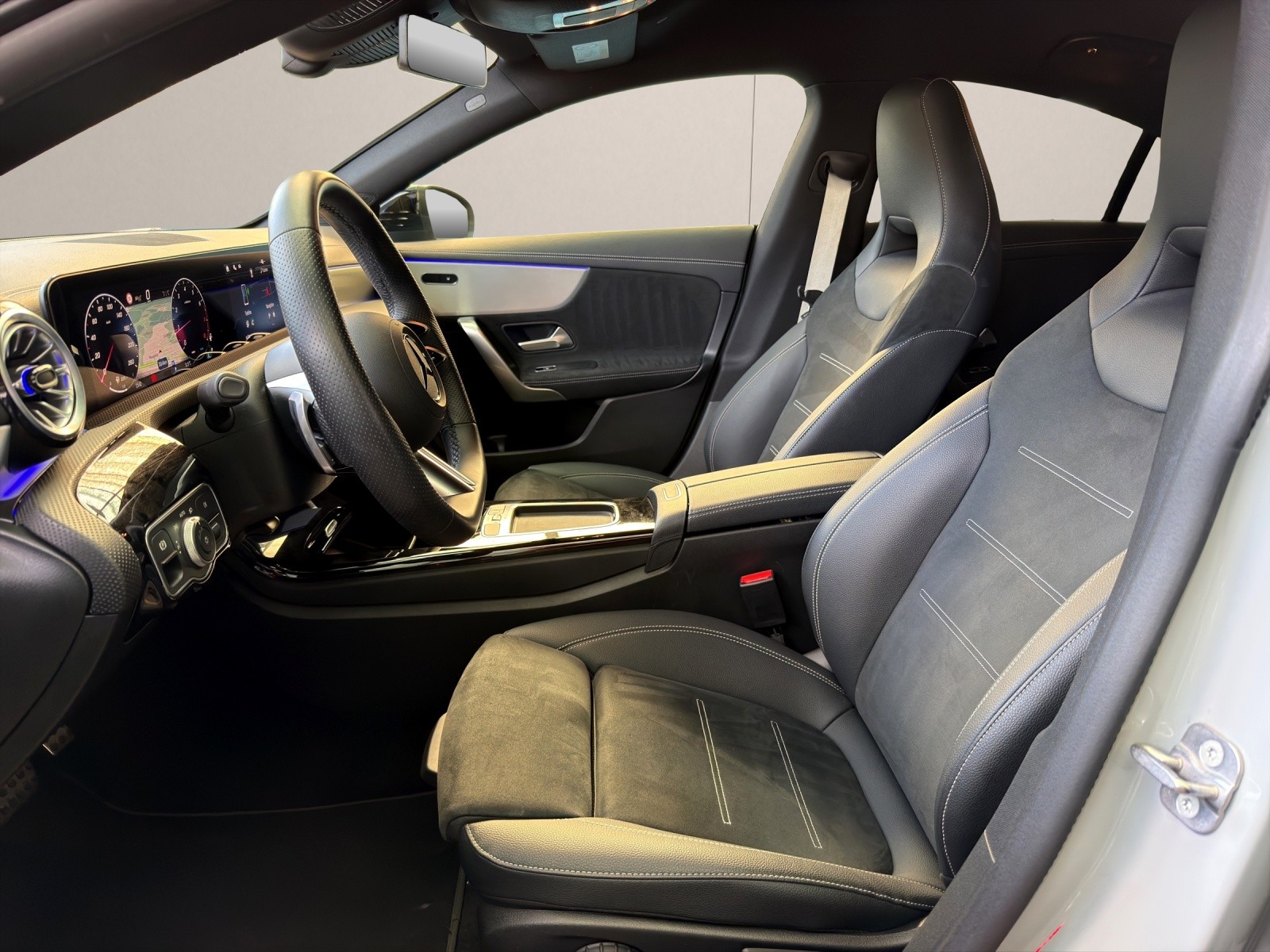 MERCEDES-BENZ CLA 200 7G-DCT-image-10