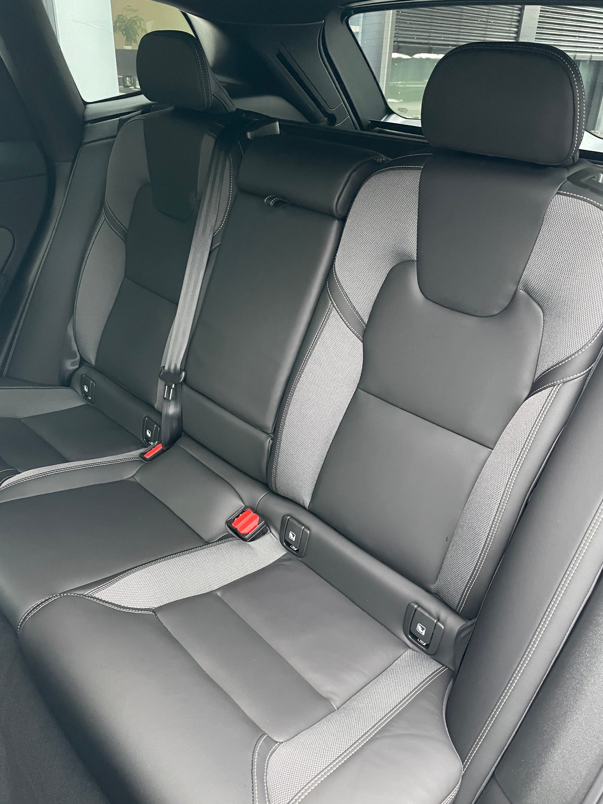 VOLVO XC60 T6 eAWD PluginHybrid Plus Black Edition Geartronic-image-12