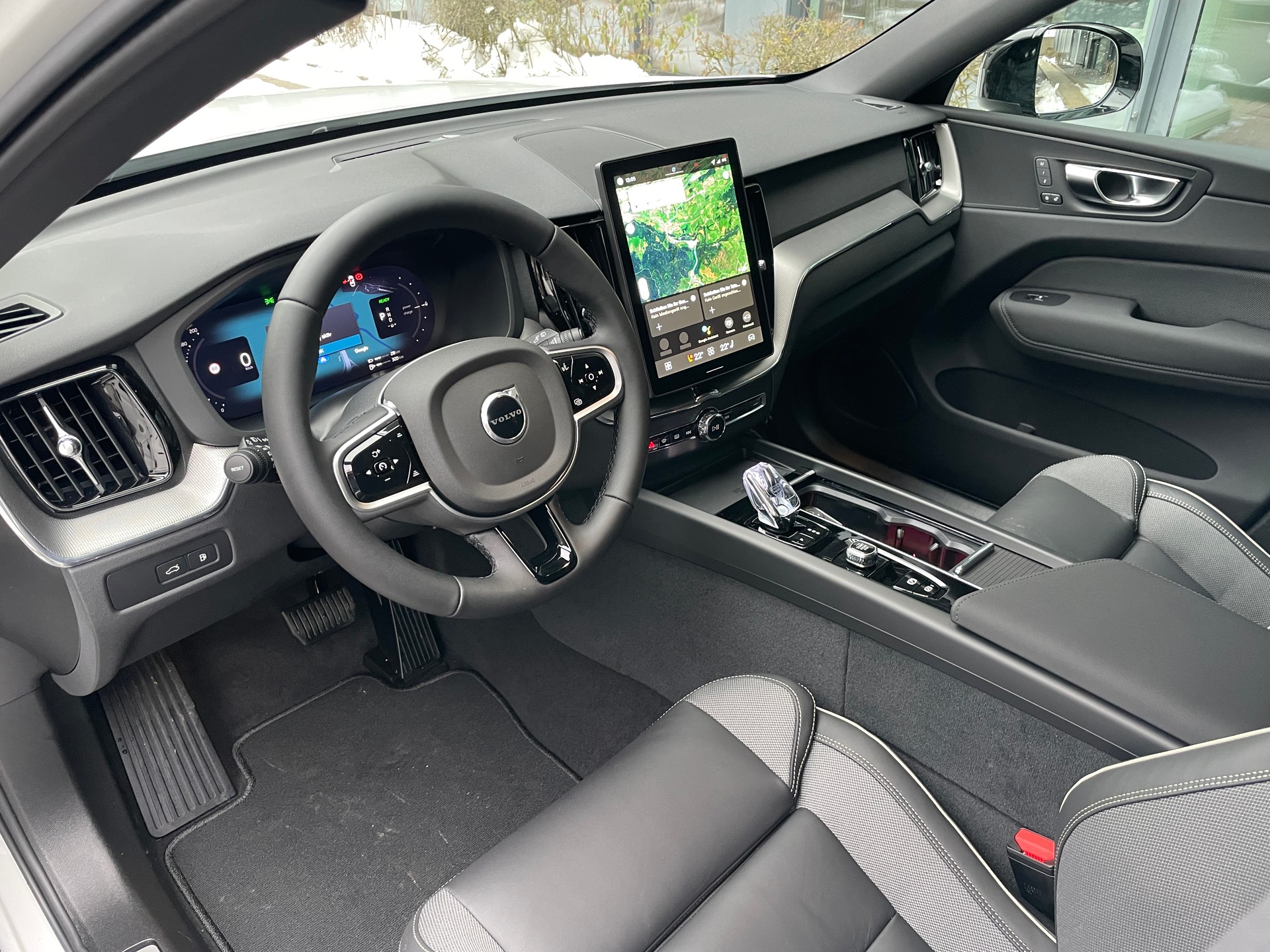 VOLVO XC60 T6 eAWD PluginHybrid Plus Black Edition Geartronic-image-8