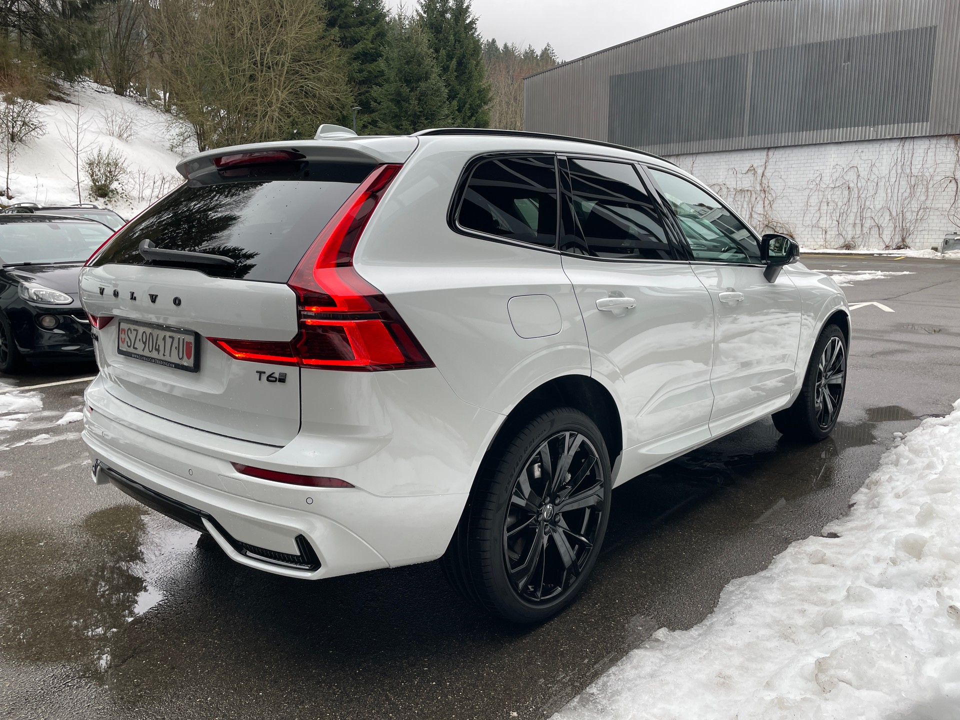 VOLVO XC60 T6 eAWD PluginHybrid Plus Black Edition Geartronic-showroom-element-3