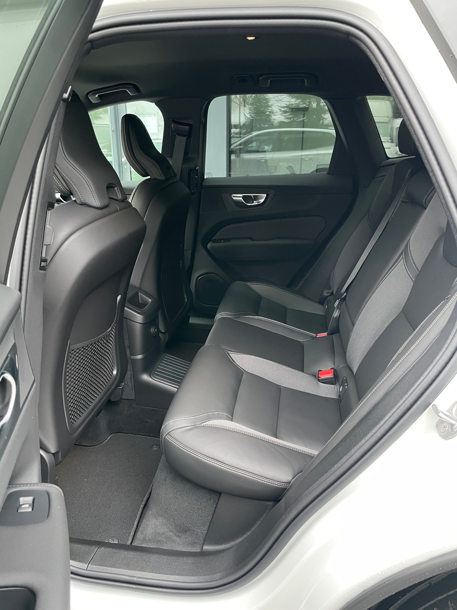 VOLVO XC60 T6 eAWD PluginHybrid Plus Black Edition Geartronic-image-13