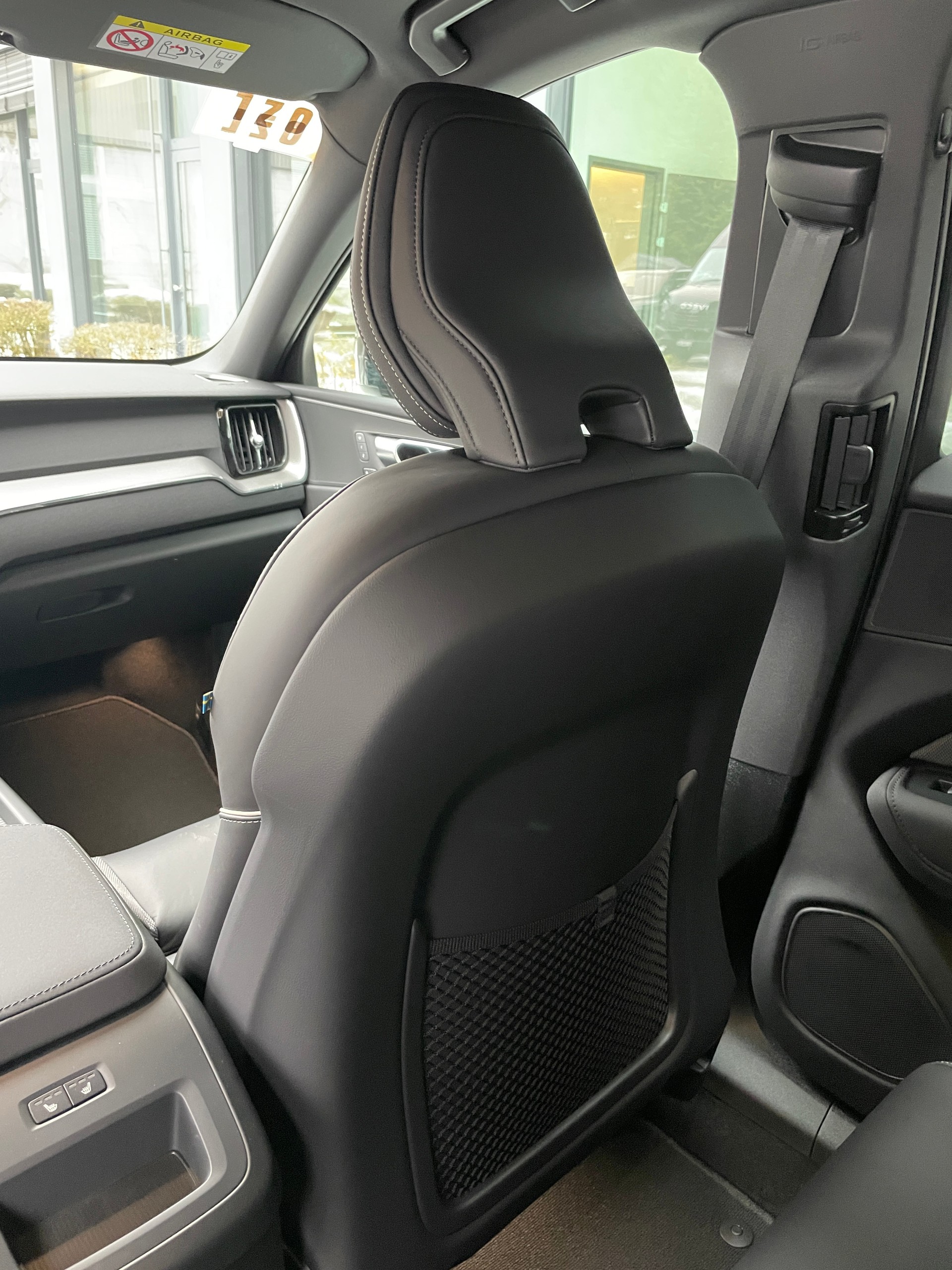 VOLVO XC60 T6 eAWD PluginHybrid Plus Black Edition Geartronic-image-15