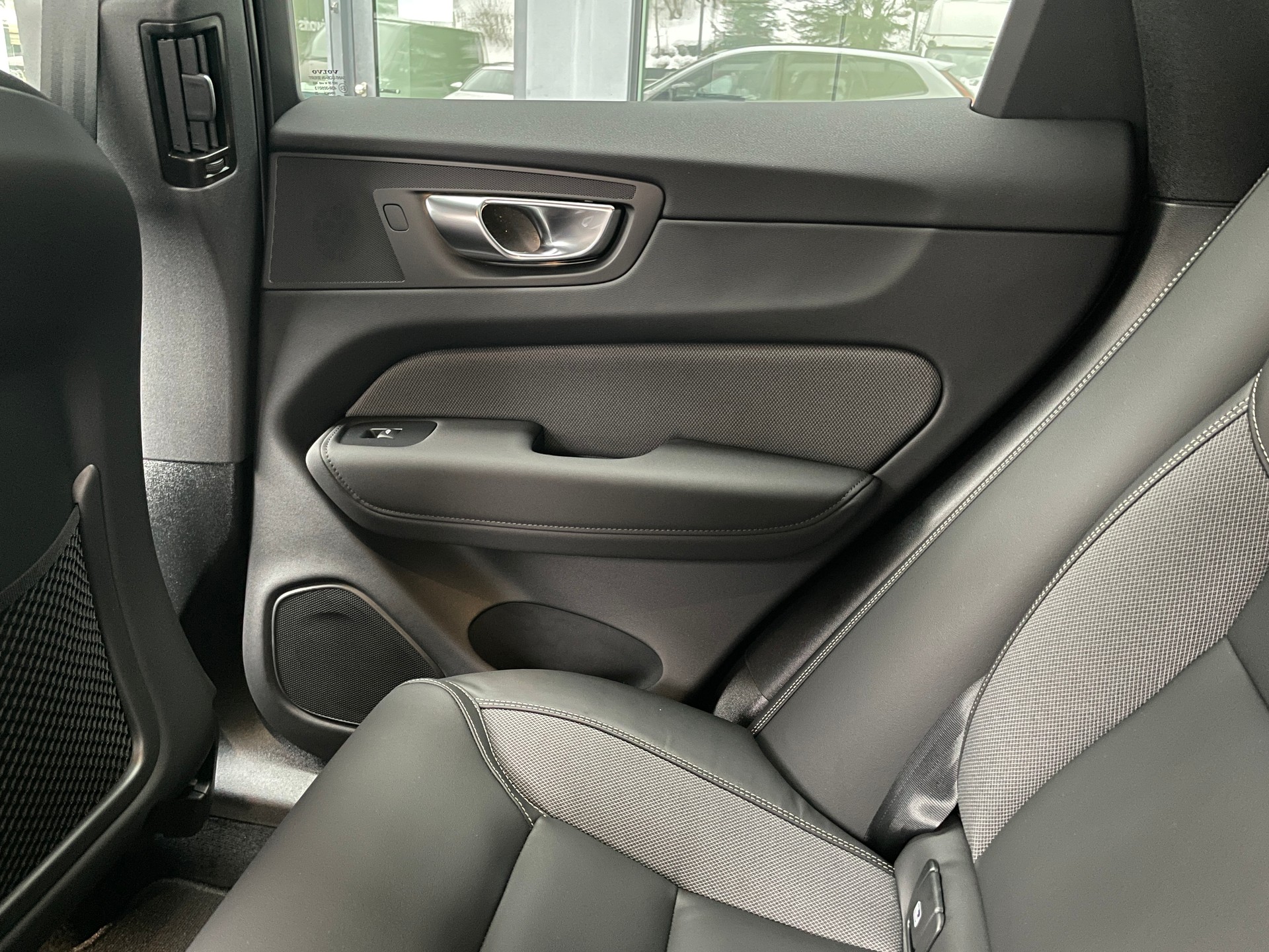 VOLVO XC60 T6 eAWD PluginHybrid Plus Black Edition Geartronic-image-14