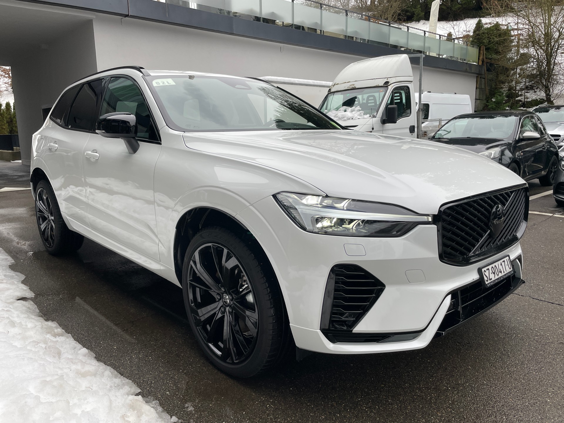 VOLVO XC60 T6 eAWD PluginHybrid Plus Black Edition Geartronic-showroom-element-2