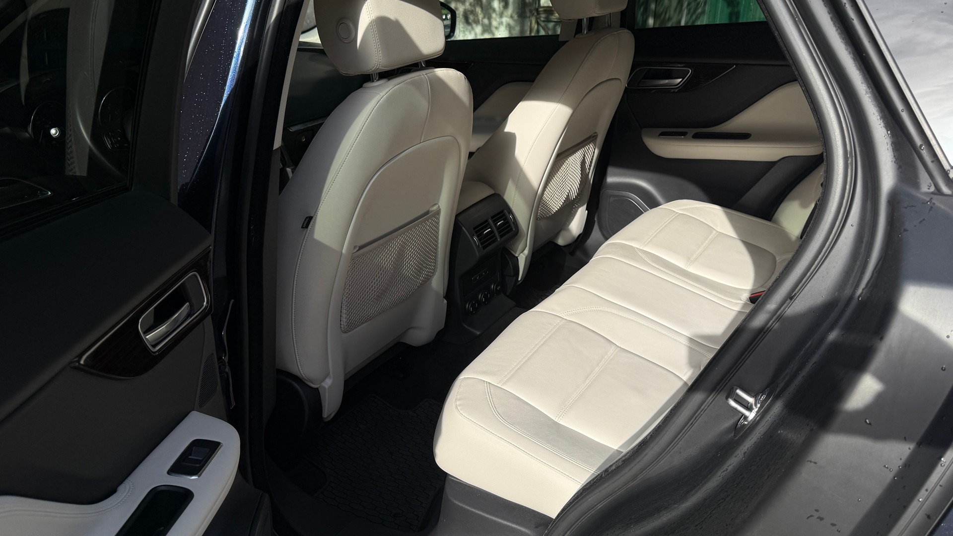 JAGUAR F-Pace 3.0 V6 Prestige AWD Automatik-image-9