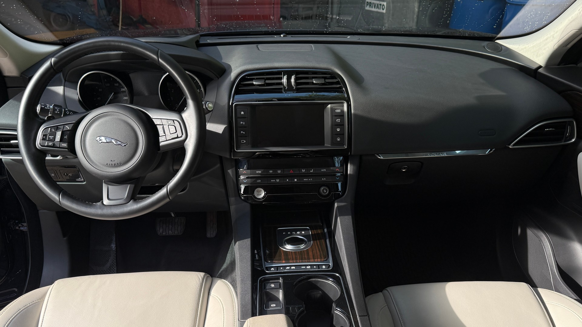 JAGUAR F-Pace 3.0 V6 Prestige AWD Automatik-image-7