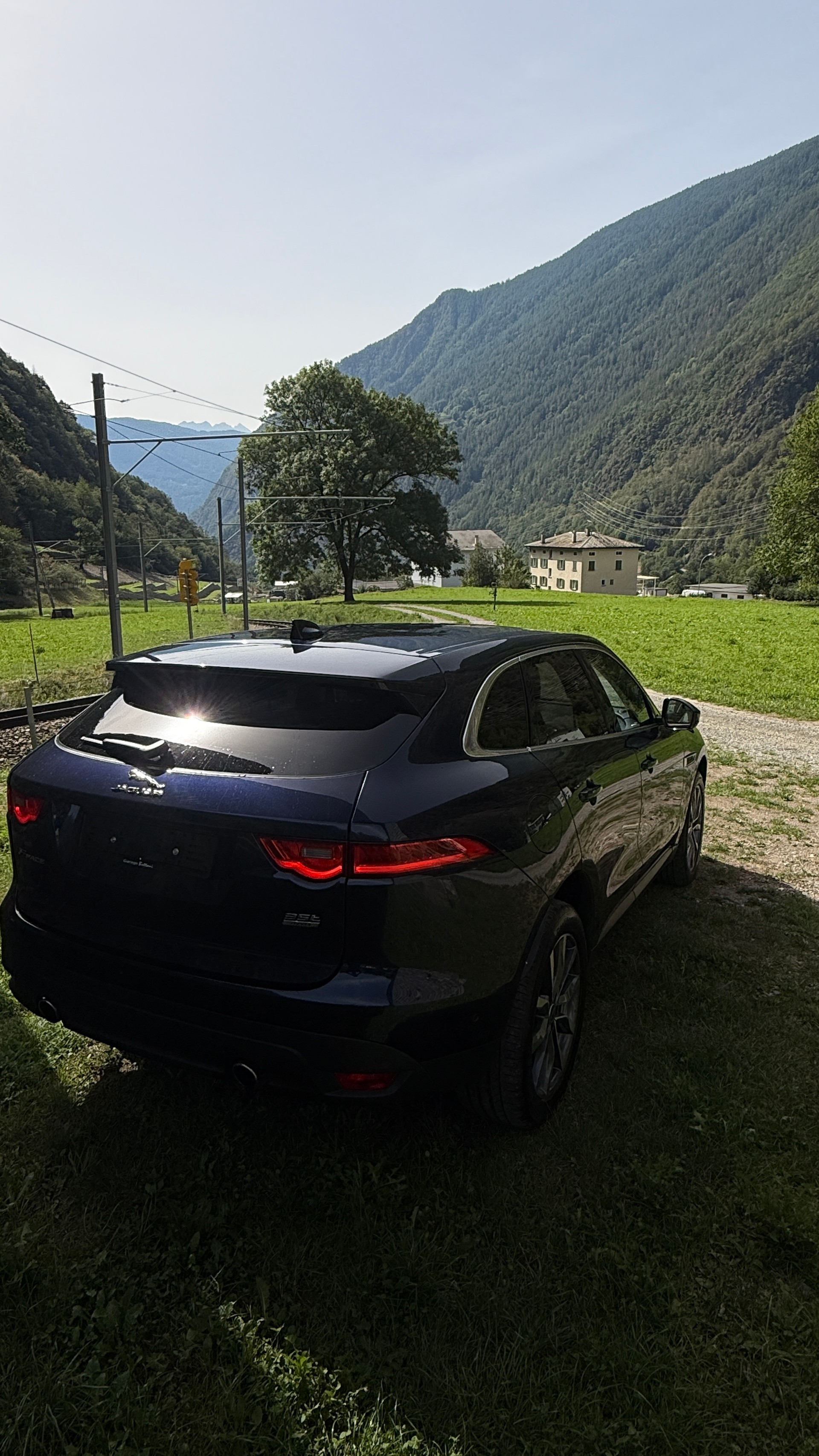 JAGUAR F-Pace 3.0 V6 Prestige AWD Automatik-image-2