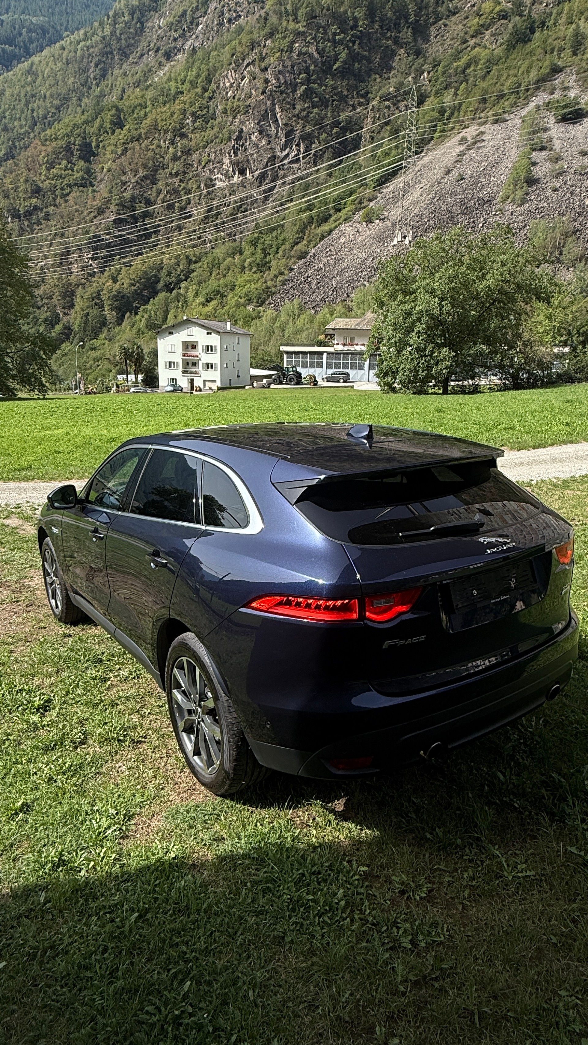 JAGUAR F-Pace 3.0 V6 Prestige AWD Automatik-image-3
