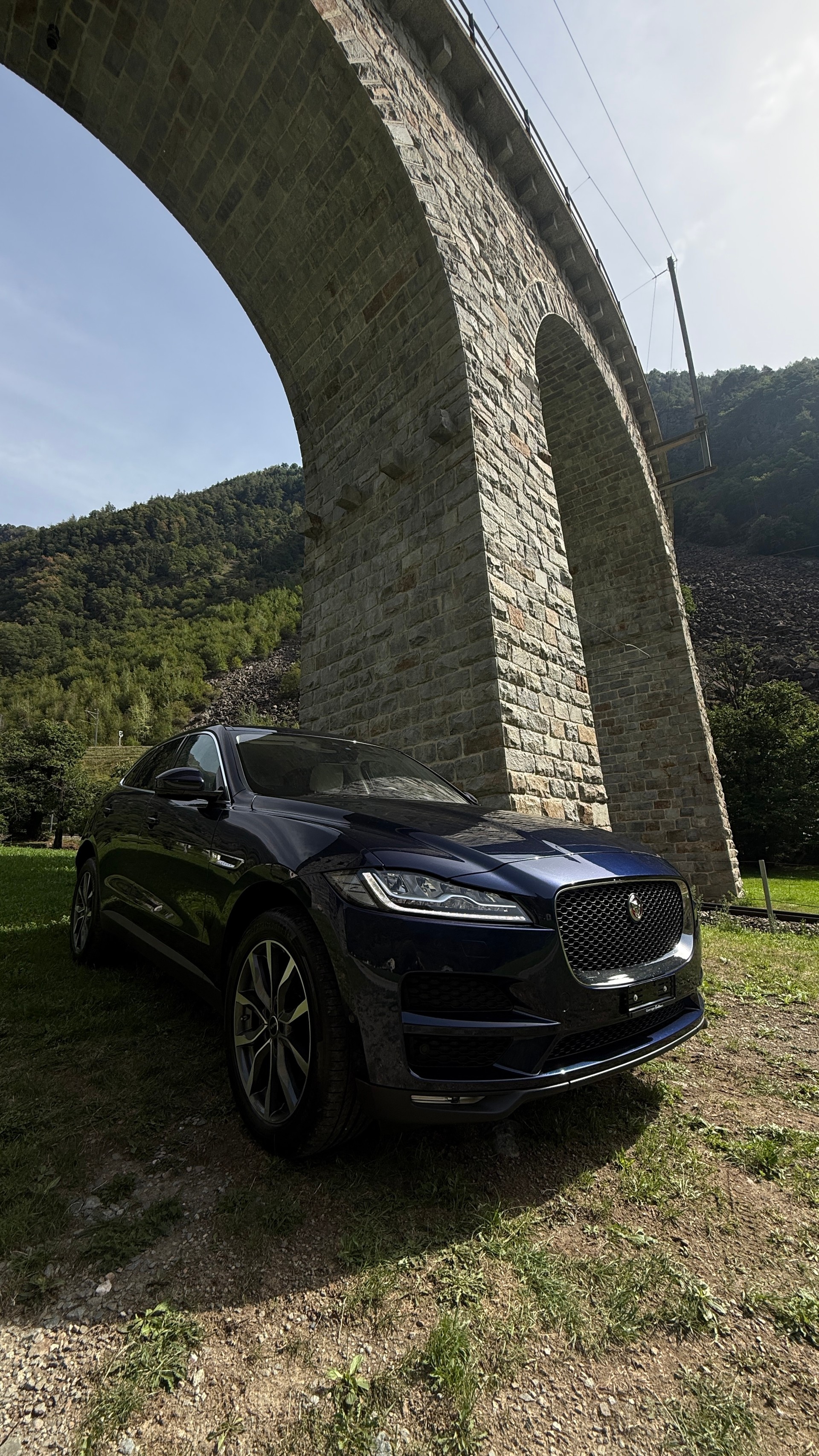 JAGUAR F-Pace 3.0 V6 Prestige AWD Automatik-image-1