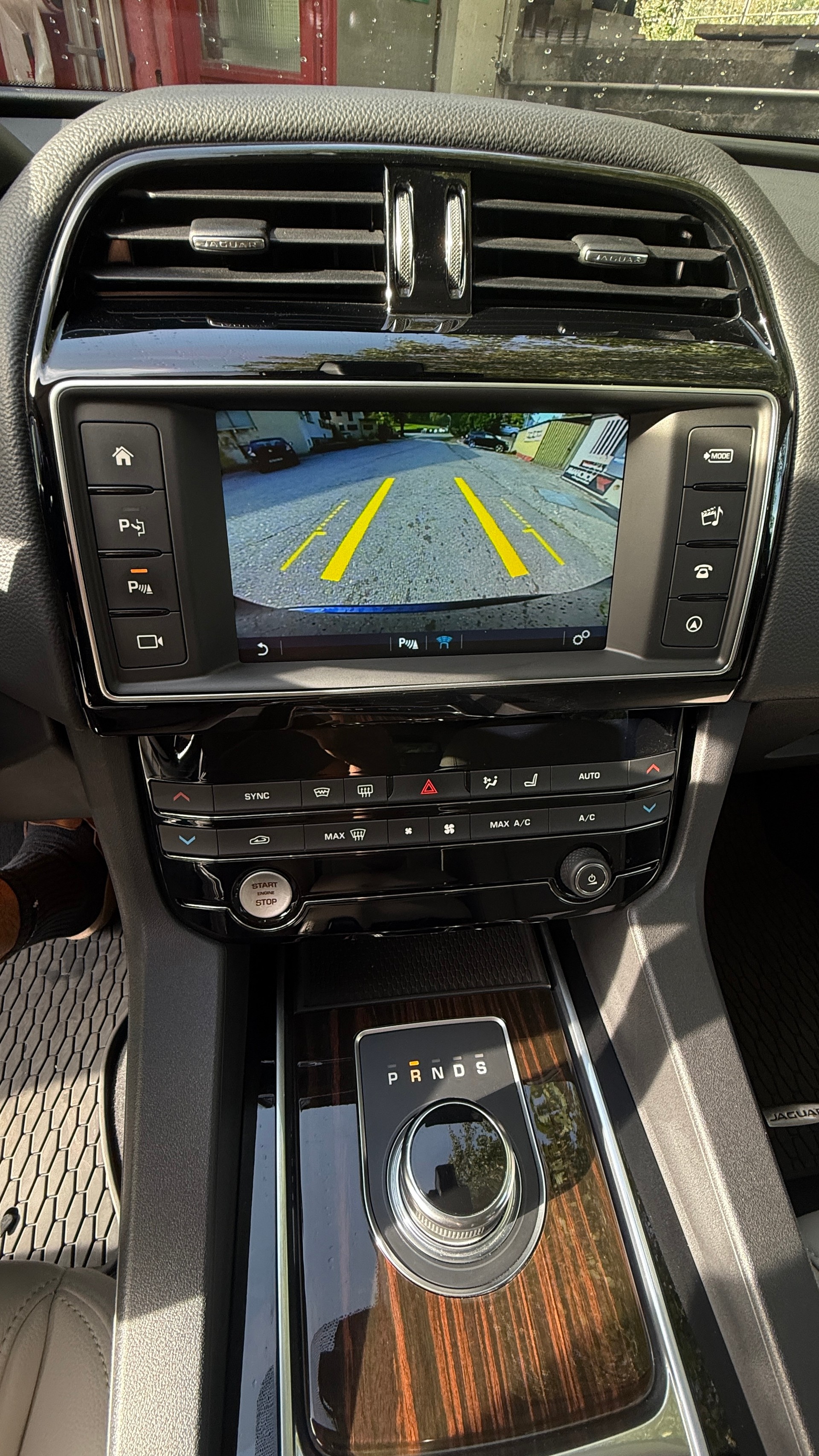JAGUAR F-Pace 3.0 V6 Prestige AWD Automatik-image-13