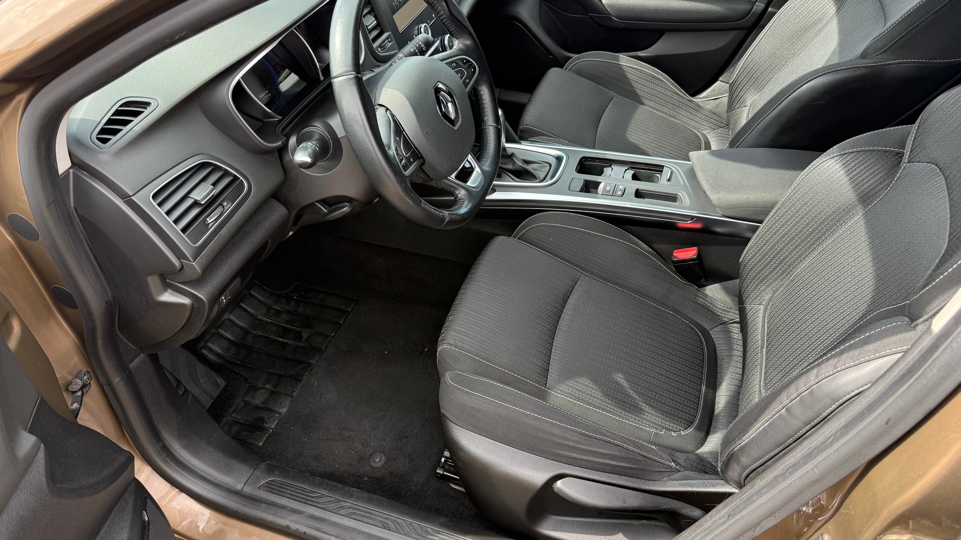 RENAULT Mégane Grandtour 1.2 16V Turbo Zen EDC-showroom-element-1