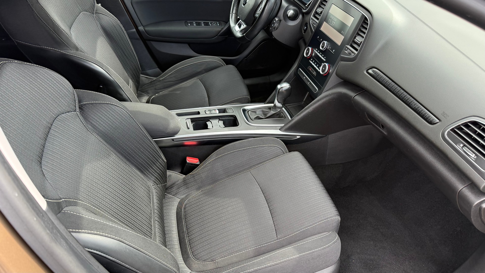 RENAULT Mégane Grandtour 1.2 16V Turbo Zen EDC-image-5