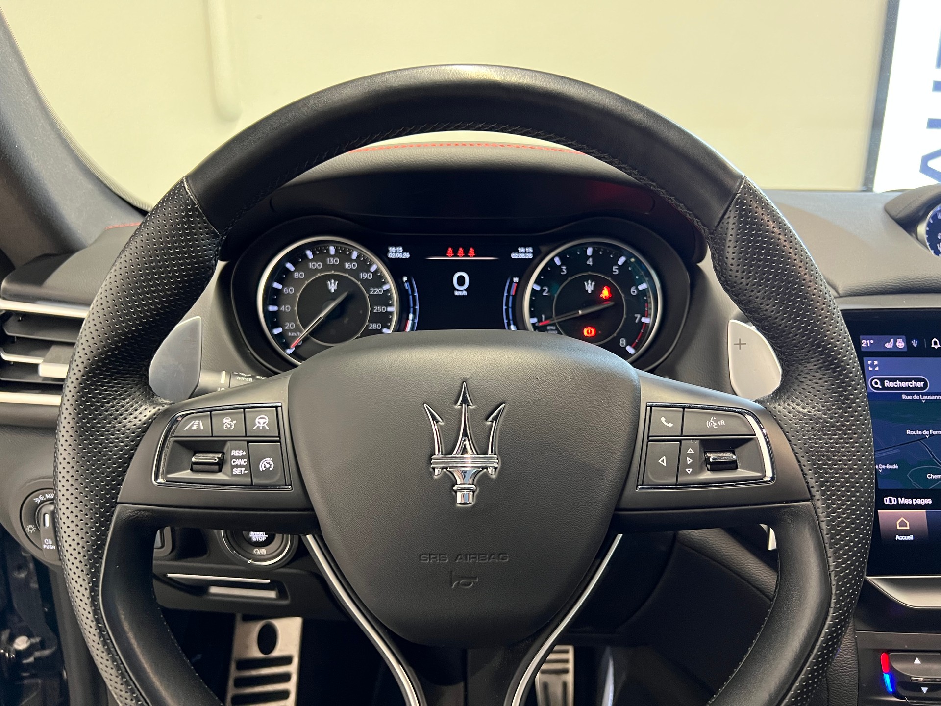 MASERATI Ghibli 3.0 V6 Modena-showroom-element-3