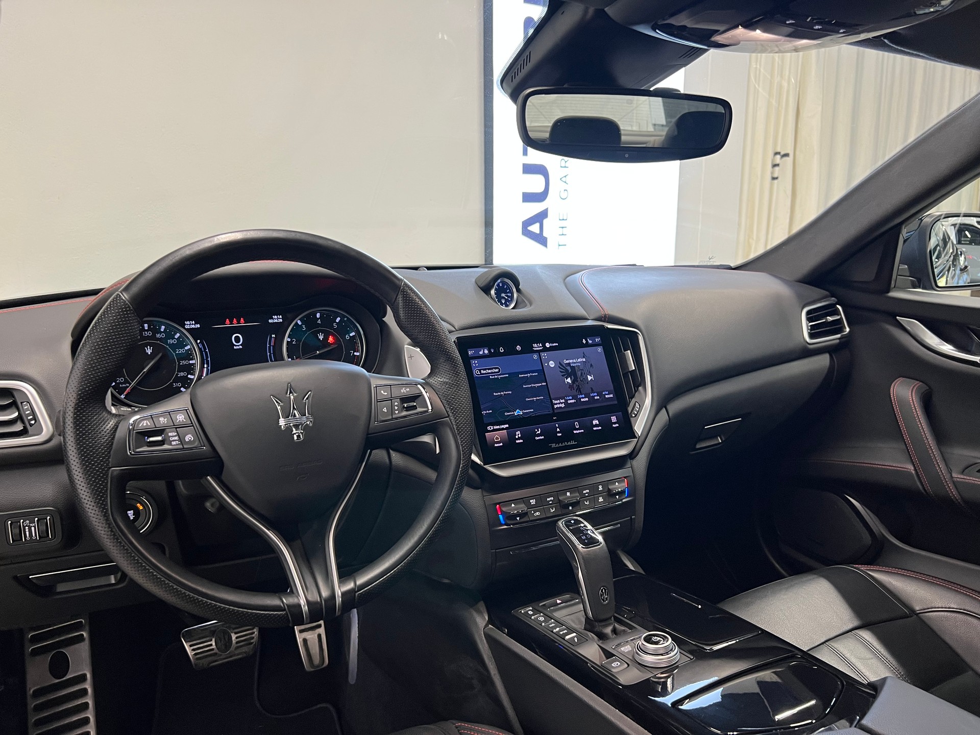 MASERATI Ghibli 3.0 V6 Modena-showroom-element-2