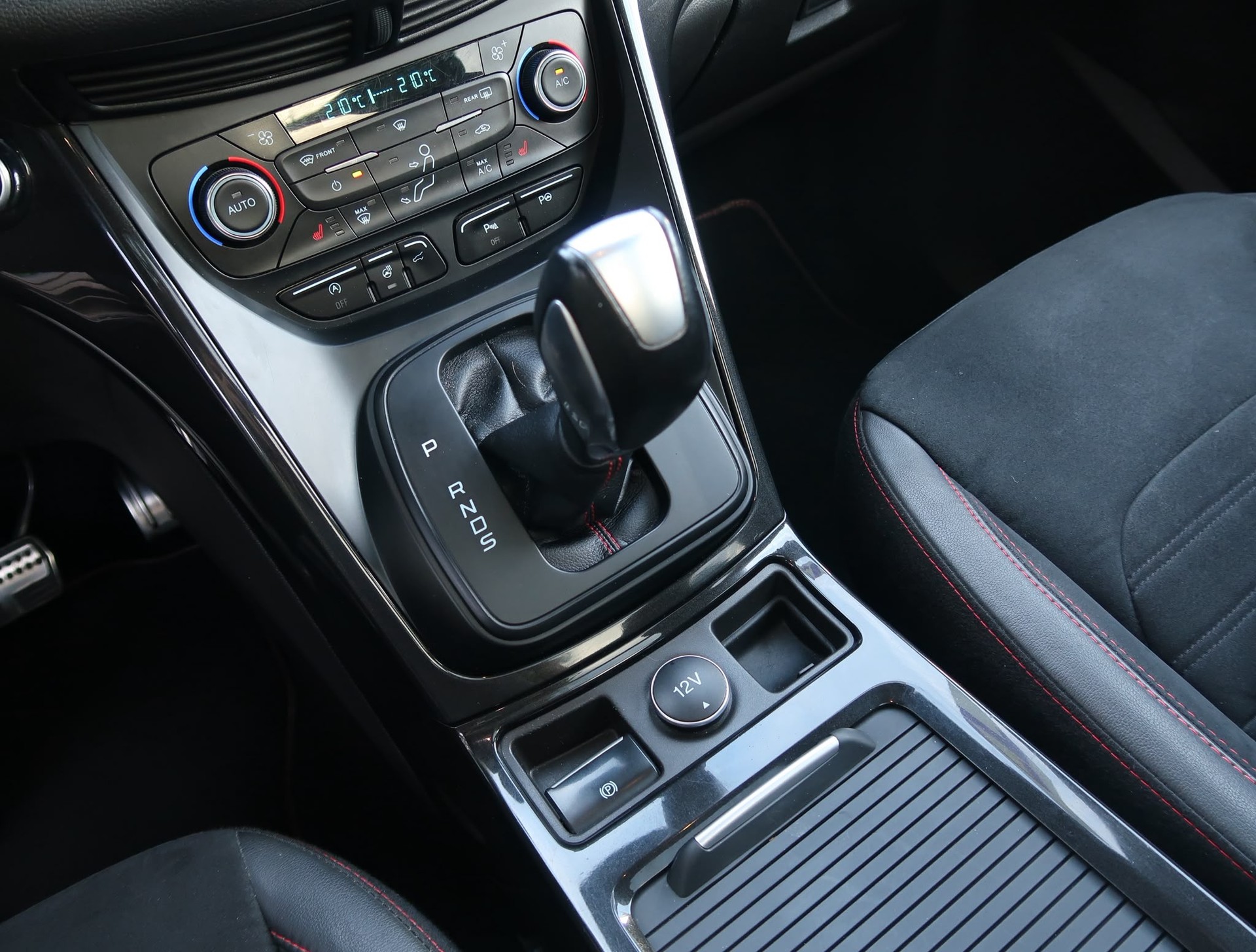 FORD Kuga 2.0 TDCi ST Line FPS 4WD PowerShift-image-20