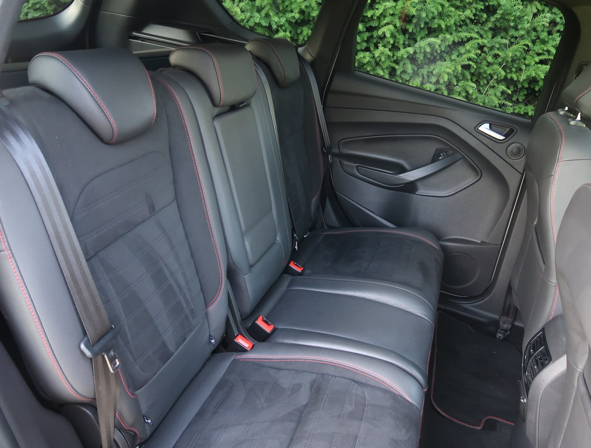 FORD Kuga 2.0 TDCi ST Line FPS 4WD PowerShift-image-24
