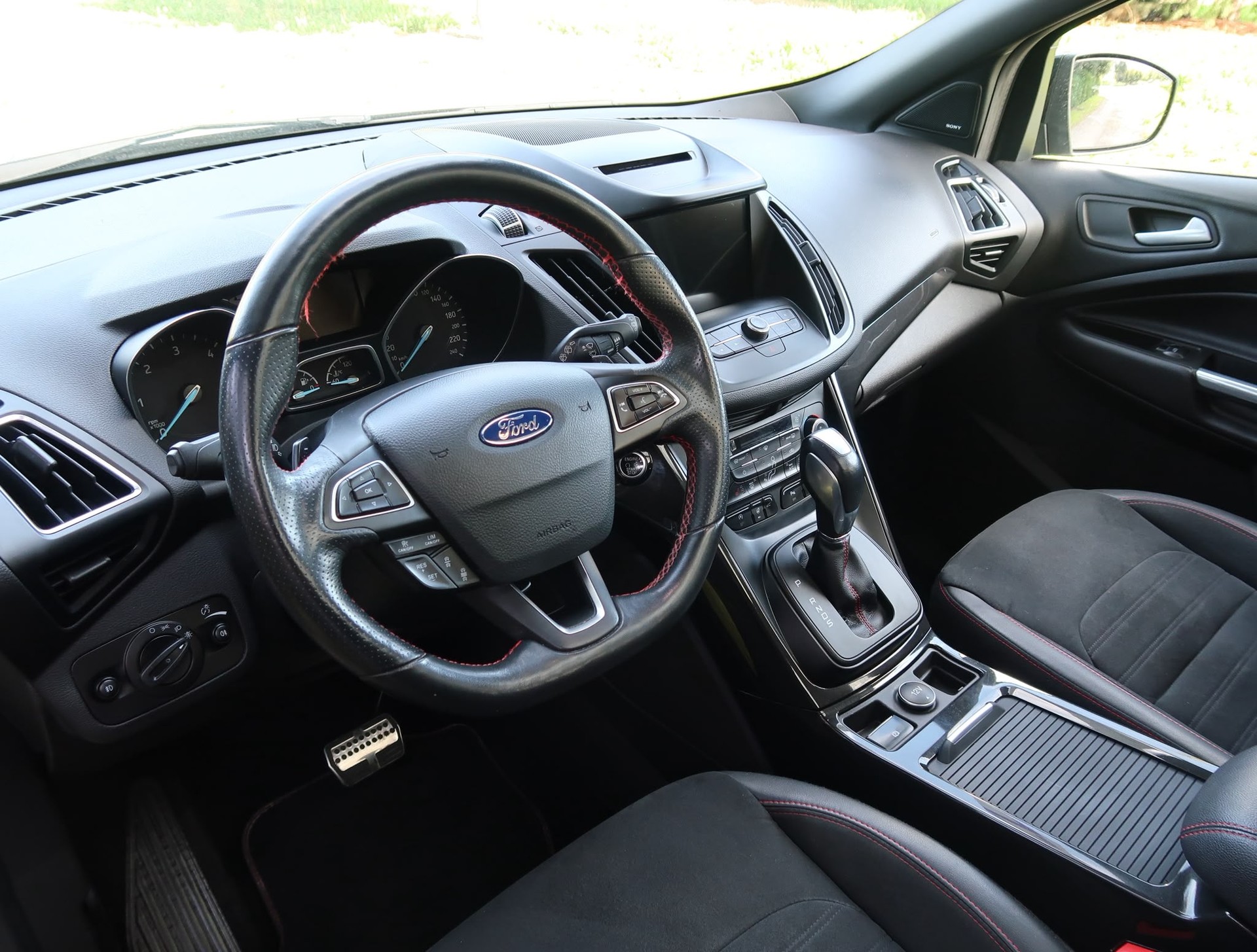 FORD Kuga 2.0 TDCi ST Line FPS 4WD PowerShift-image-11