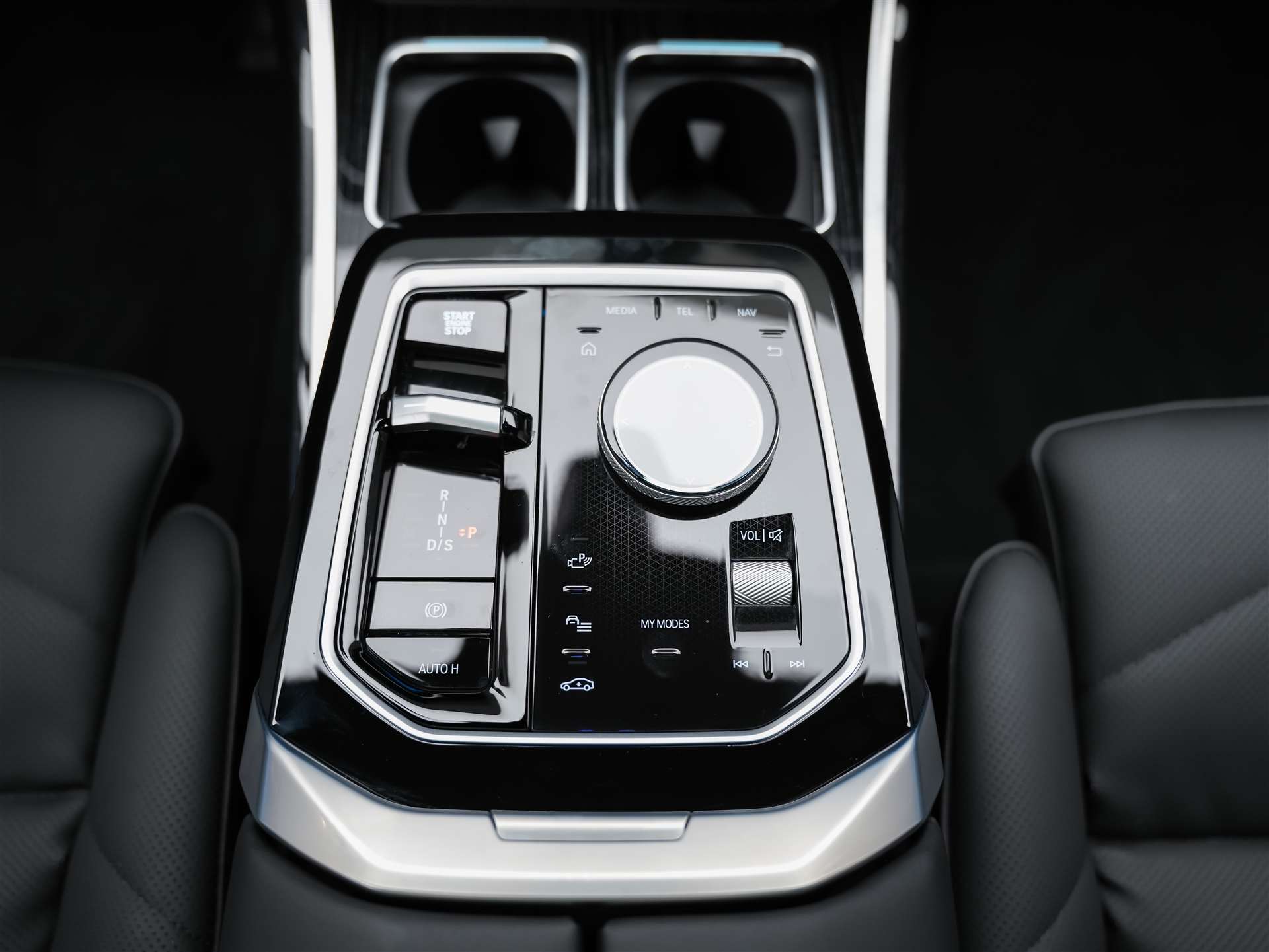 BMW 740d xDrive M Sport Steptronic *Werksgarantie*Standheizung*Panorama*Theater Screen*-image-25