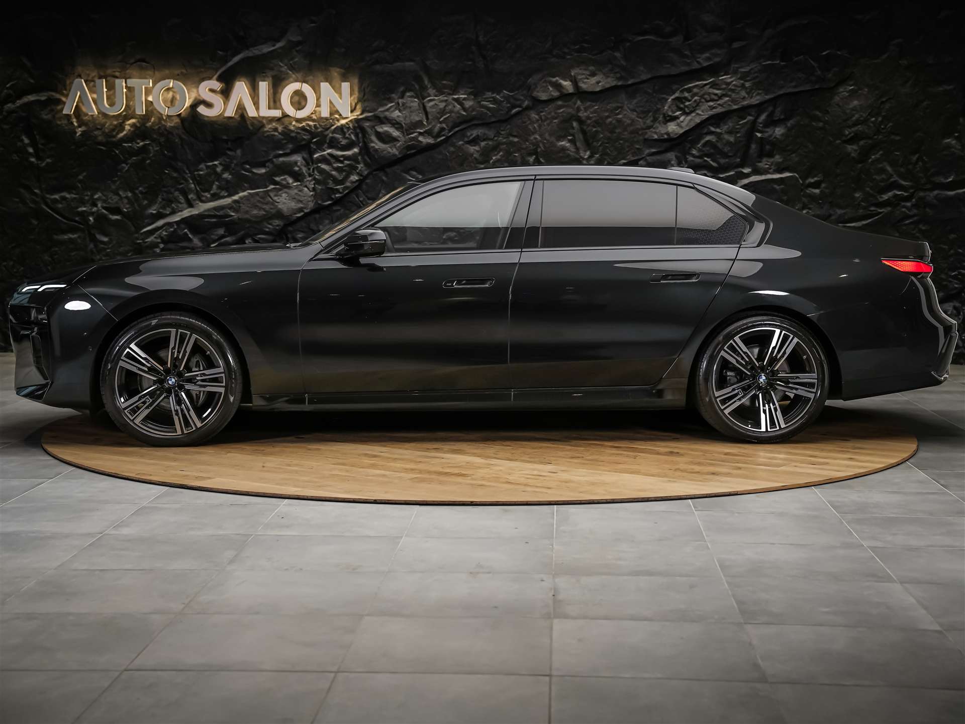 BMW 740d xDrive M Sport Steptronic *Werksgarantie*Standheizung*Panorama*Theater Screen*-showroom-element-2