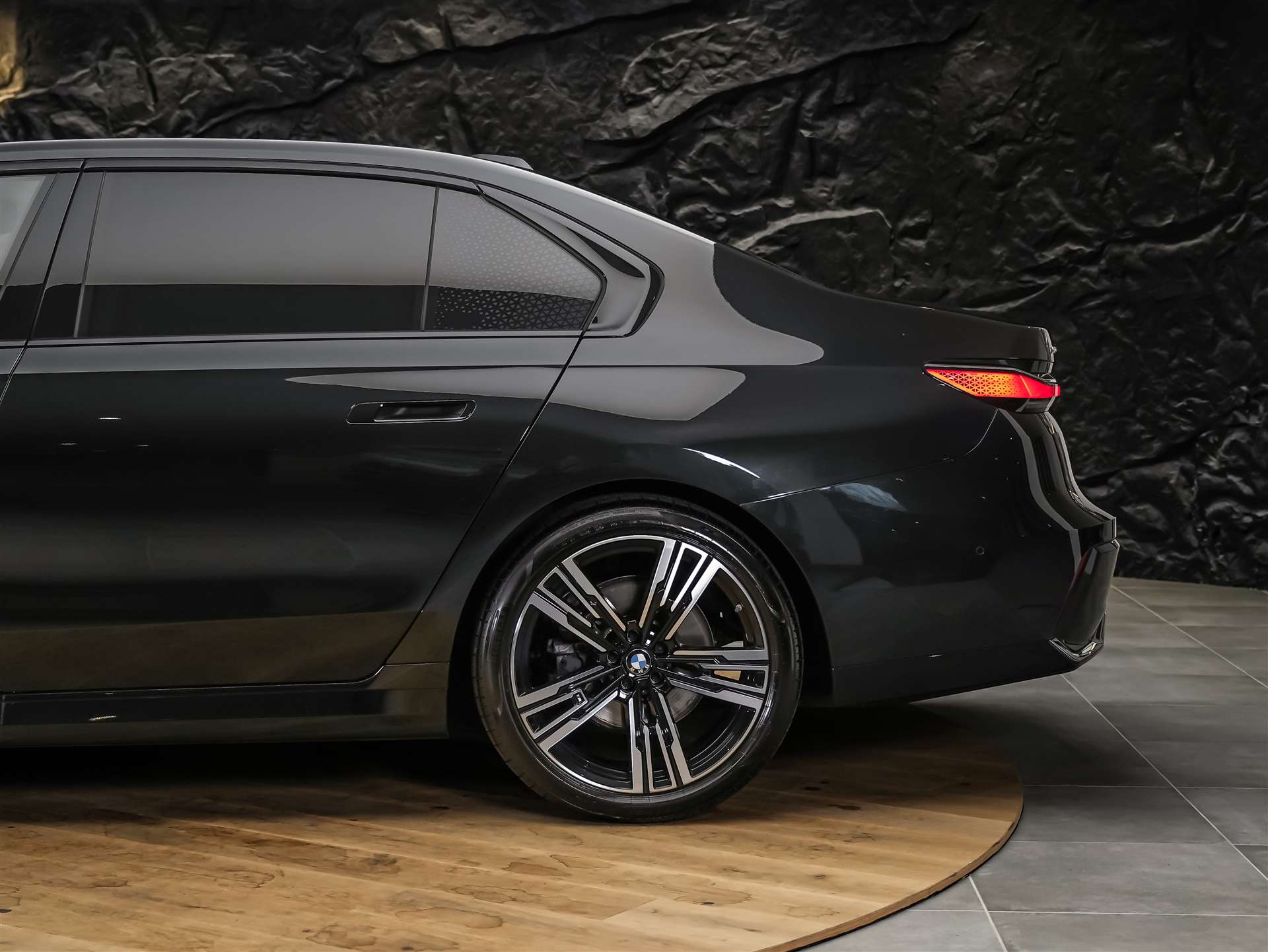 BMW 740d xDrive M Sport Steptronic *Werksgarantie*Standheizung*Panorama*Theater Screen*-image-21