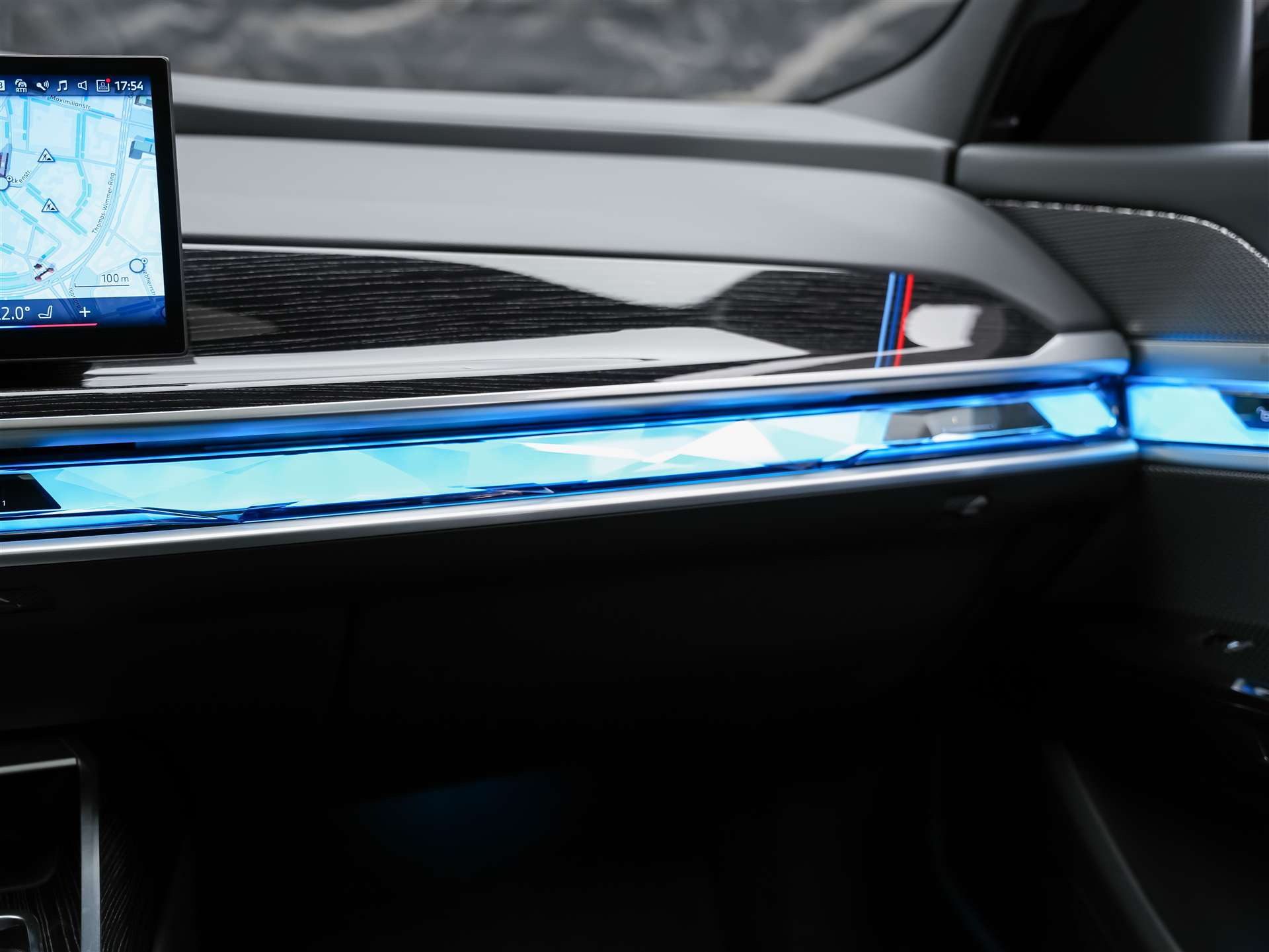 BMW 740d xDrive M Sport Steptronic *Werksgarantie*Standheizung*Panorama*Theater Screen*-image-24