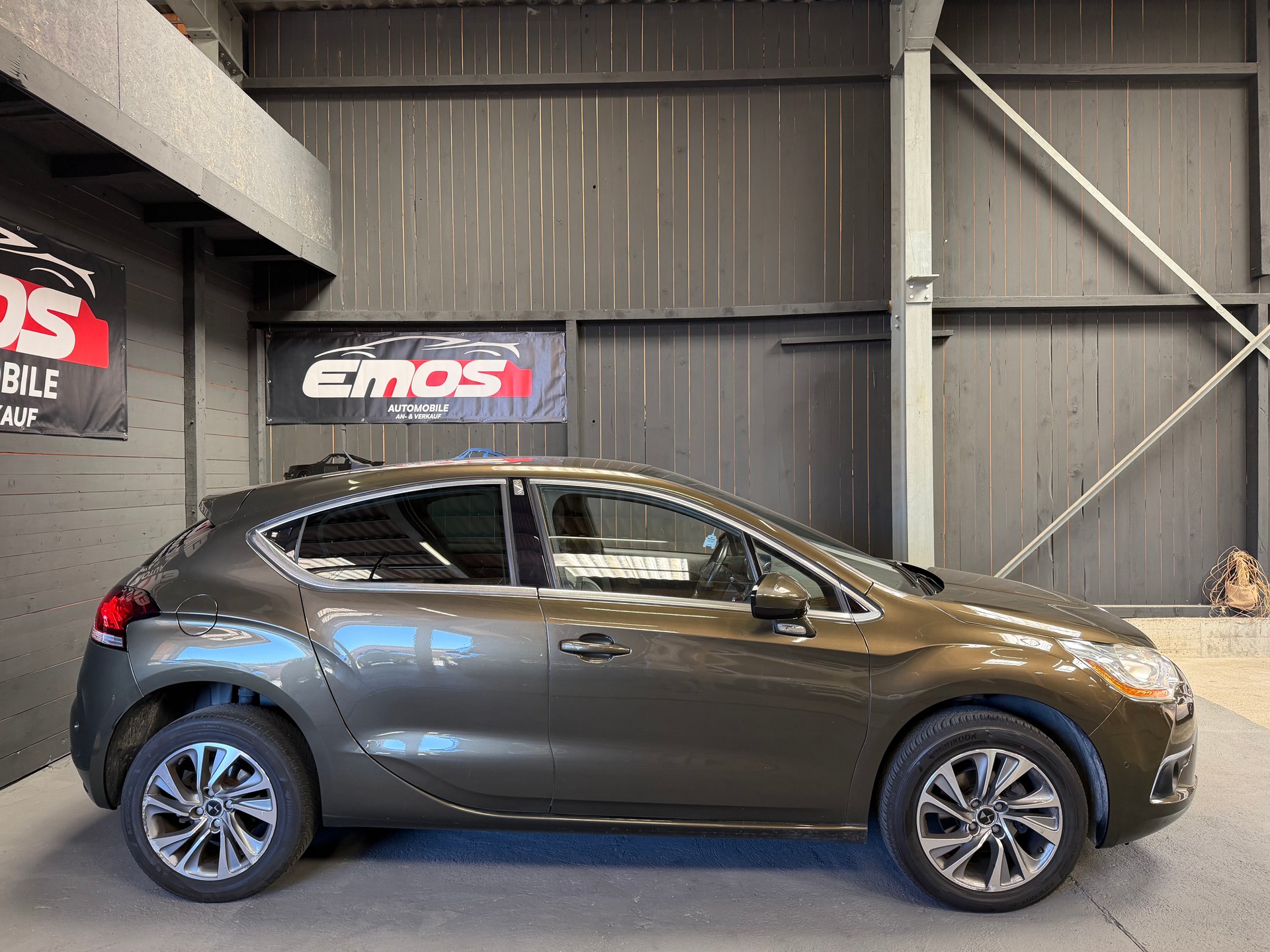CITROEN DS4 1.6 BlueHDi Shine-image-3