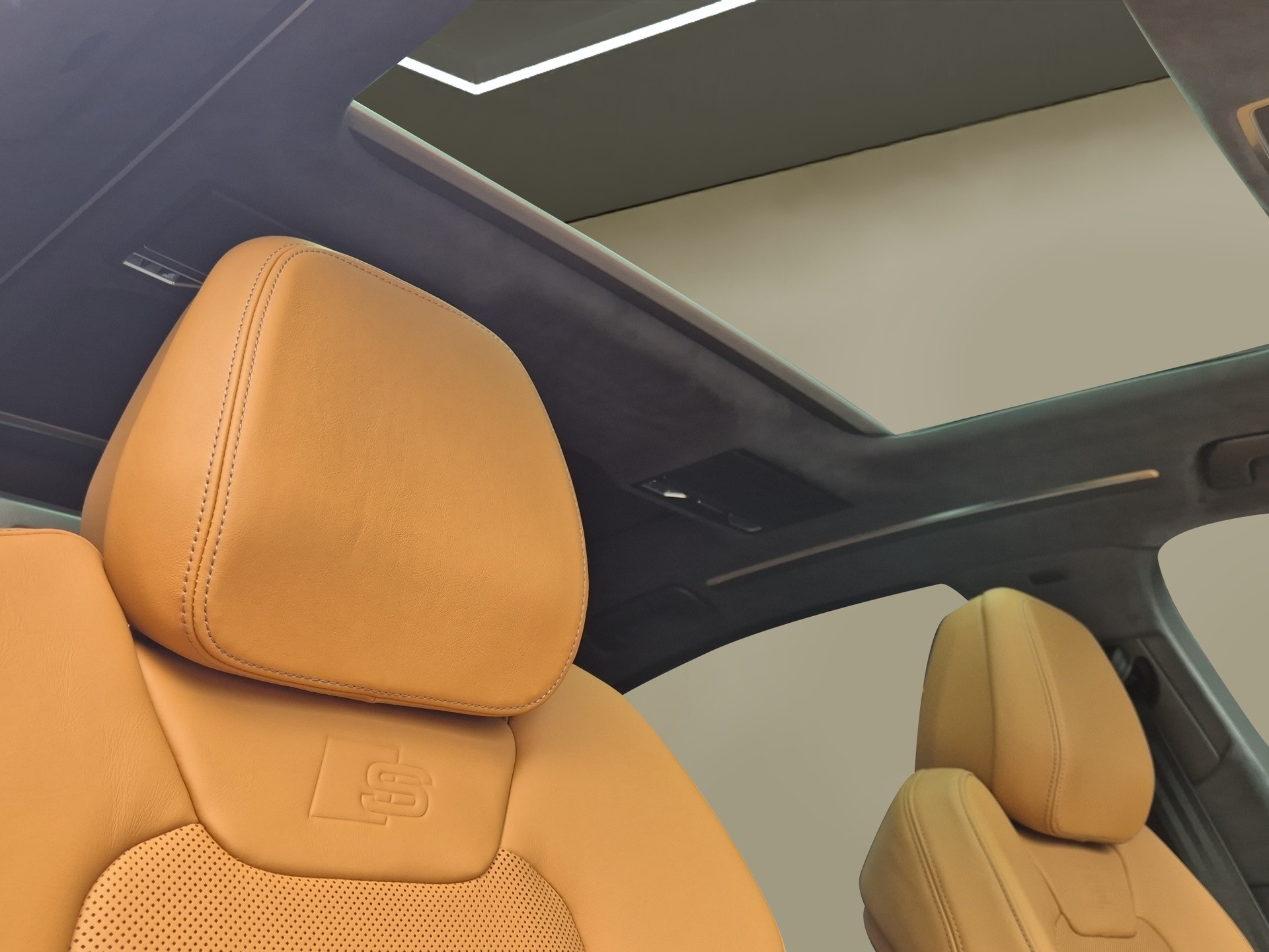AUDI A8 60 L TFSI e quattro tiptronic-image-8