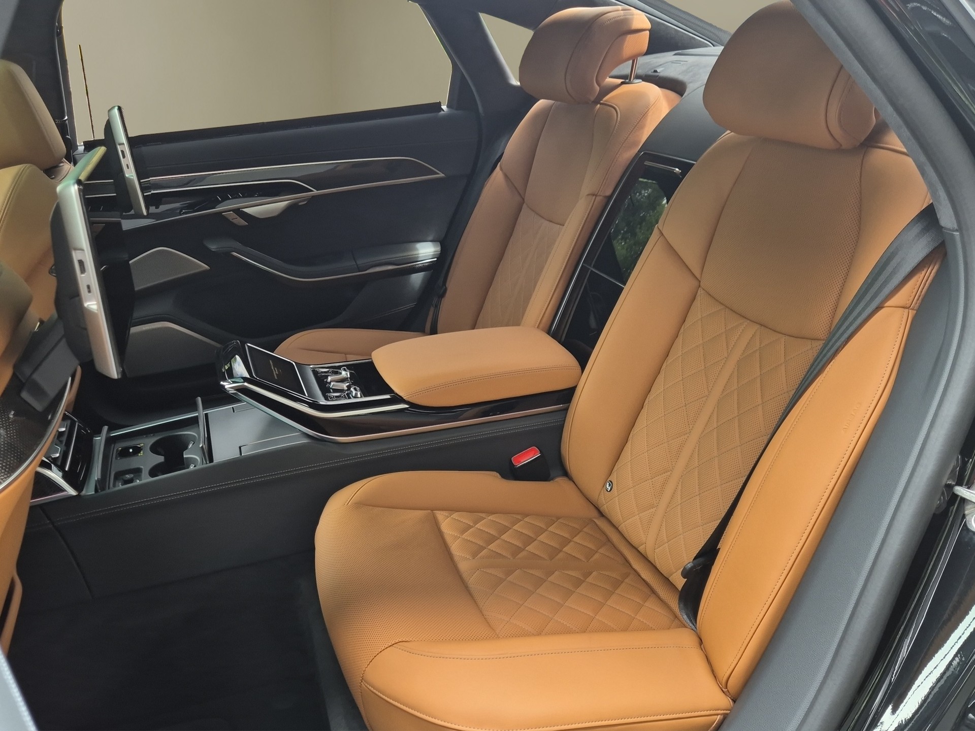 AUDI A8 60 L TFSI e quattro tiptronic-image-16