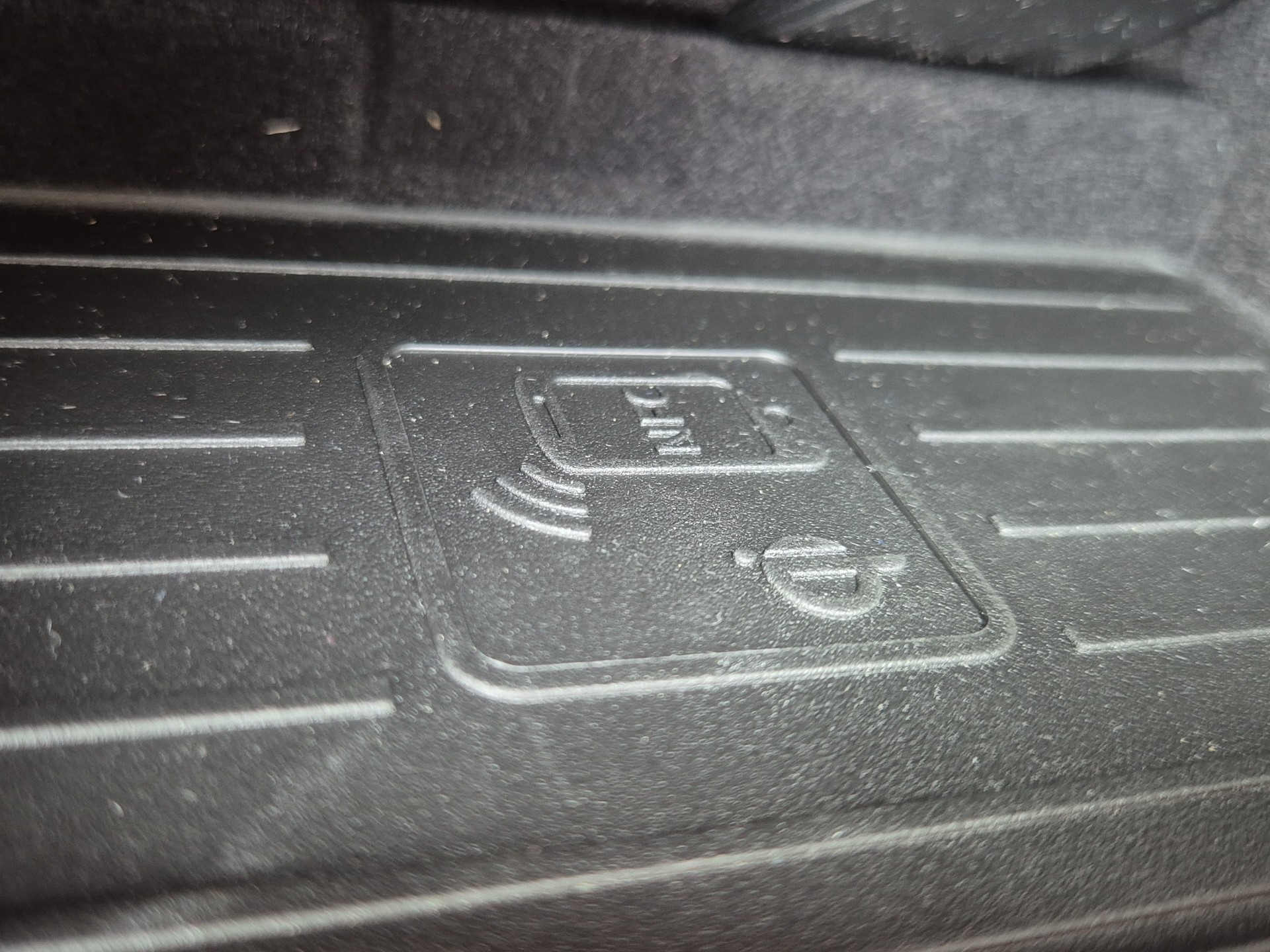 AUDI A8 60 L TFSI e quattro tiptronic-image-23