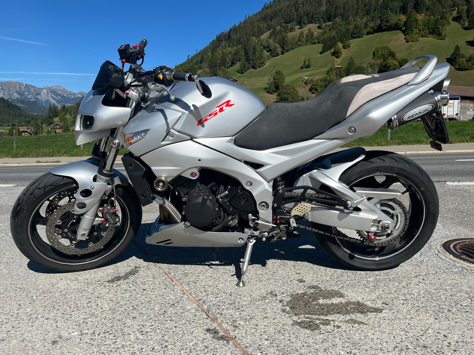 SUZUKI GSR 600 K6-image-0