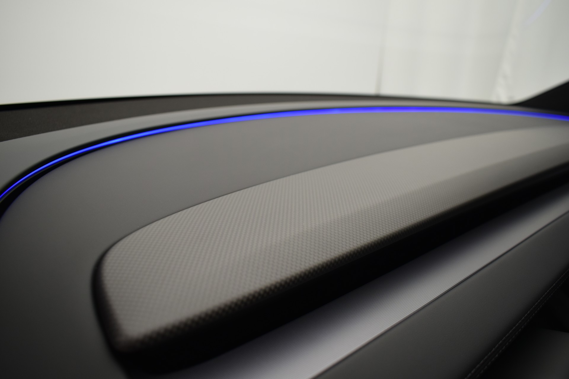 TESLA Model Y Performance AWD 626PS, AHK, CH Typenschein "stealth grey"-image-28