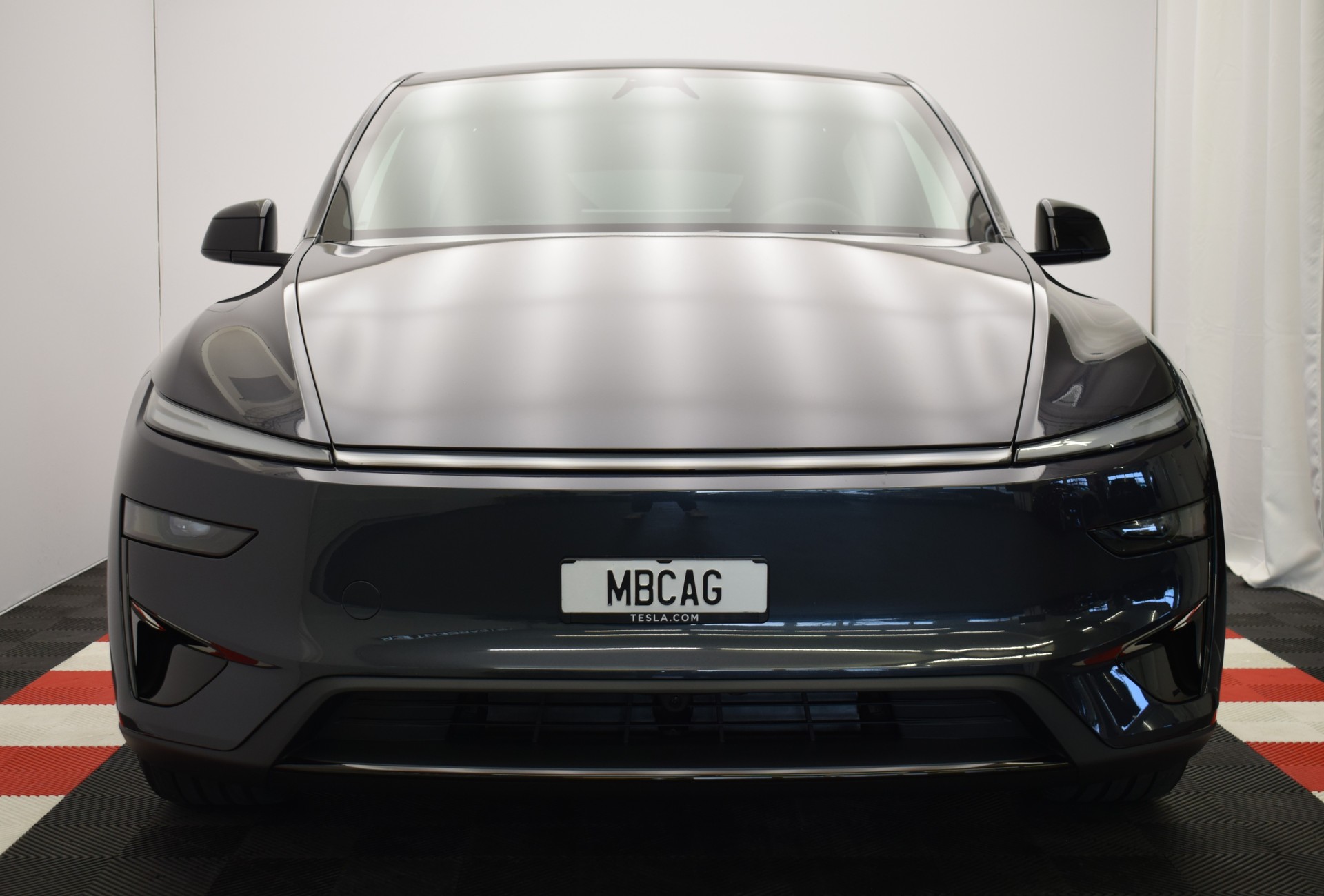 TESLA Model Y Performance AWD 626PS, AHK, CH Typenschein "stealth grey"-image-5
