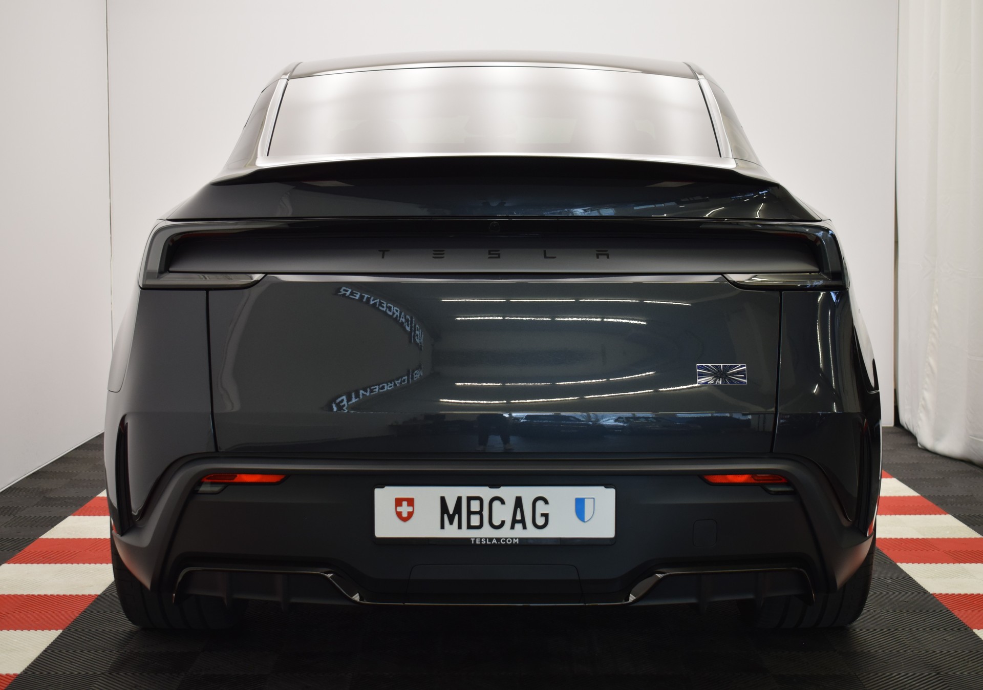 TESLA Model Y Performance AWD 626PS, AHK, CH Typenschein "stealth grey"-image-11