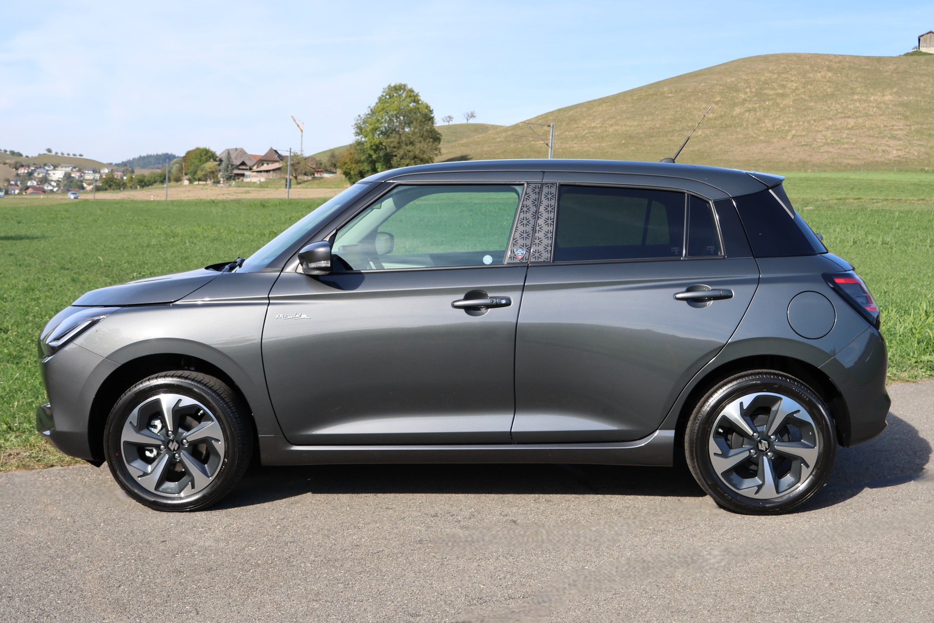 SUZUKI Swift 1.2 Piz Sulai Hybrid Top 4x4-showroom-element-1