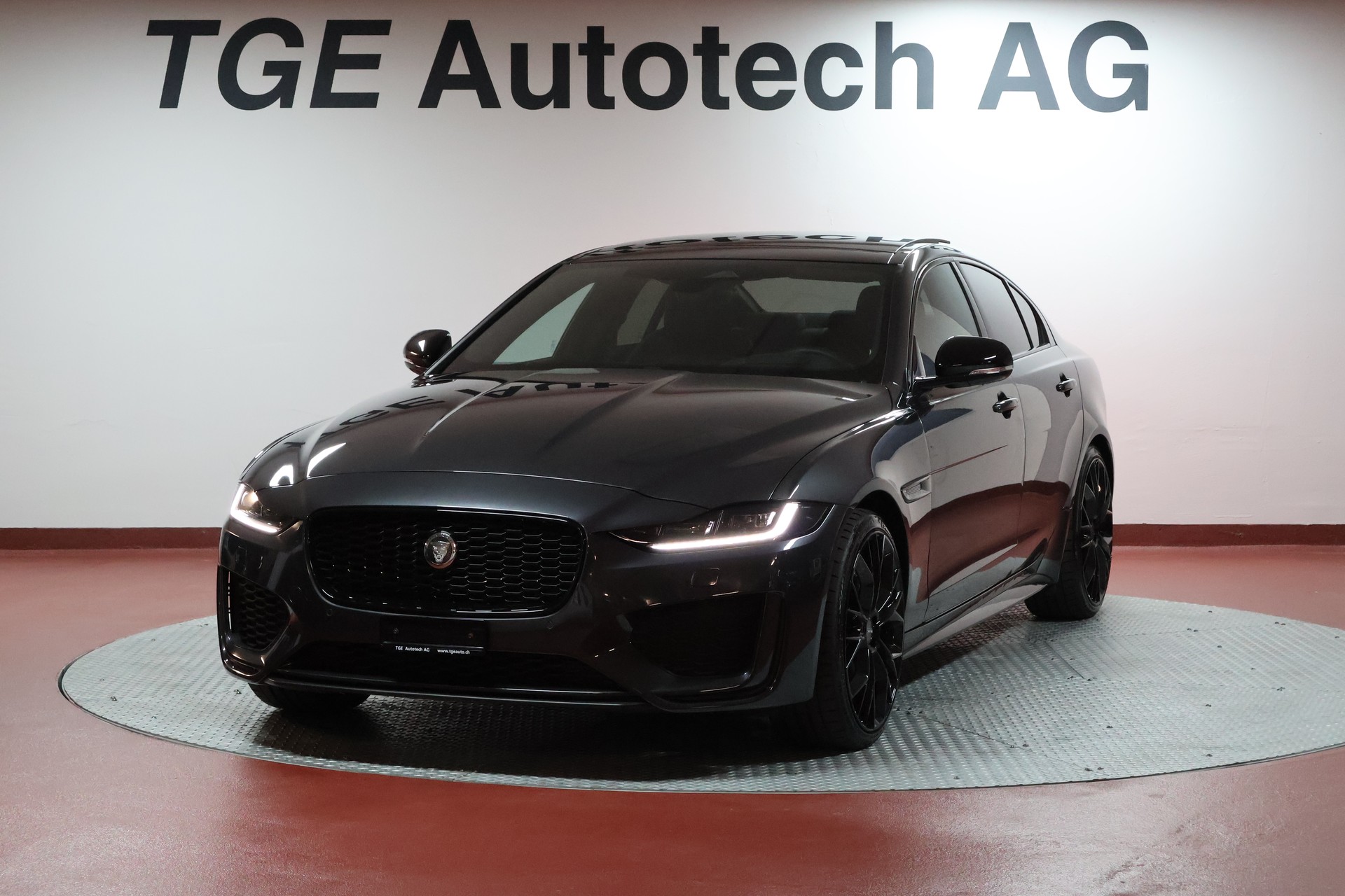 JAGUAR XE 2.0 Sport P300 AWD Automat