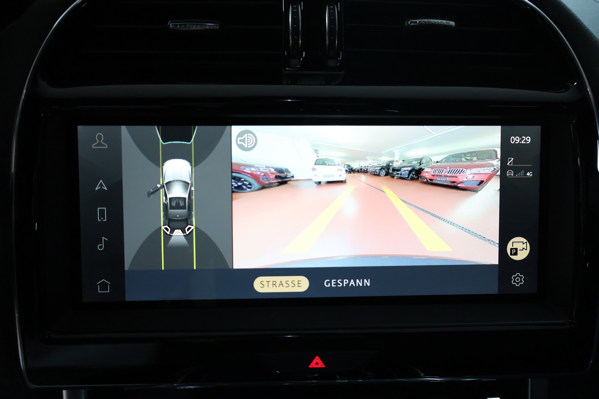 JAGUAR XE 2.0 Sport P300 AWD Automat-image-13