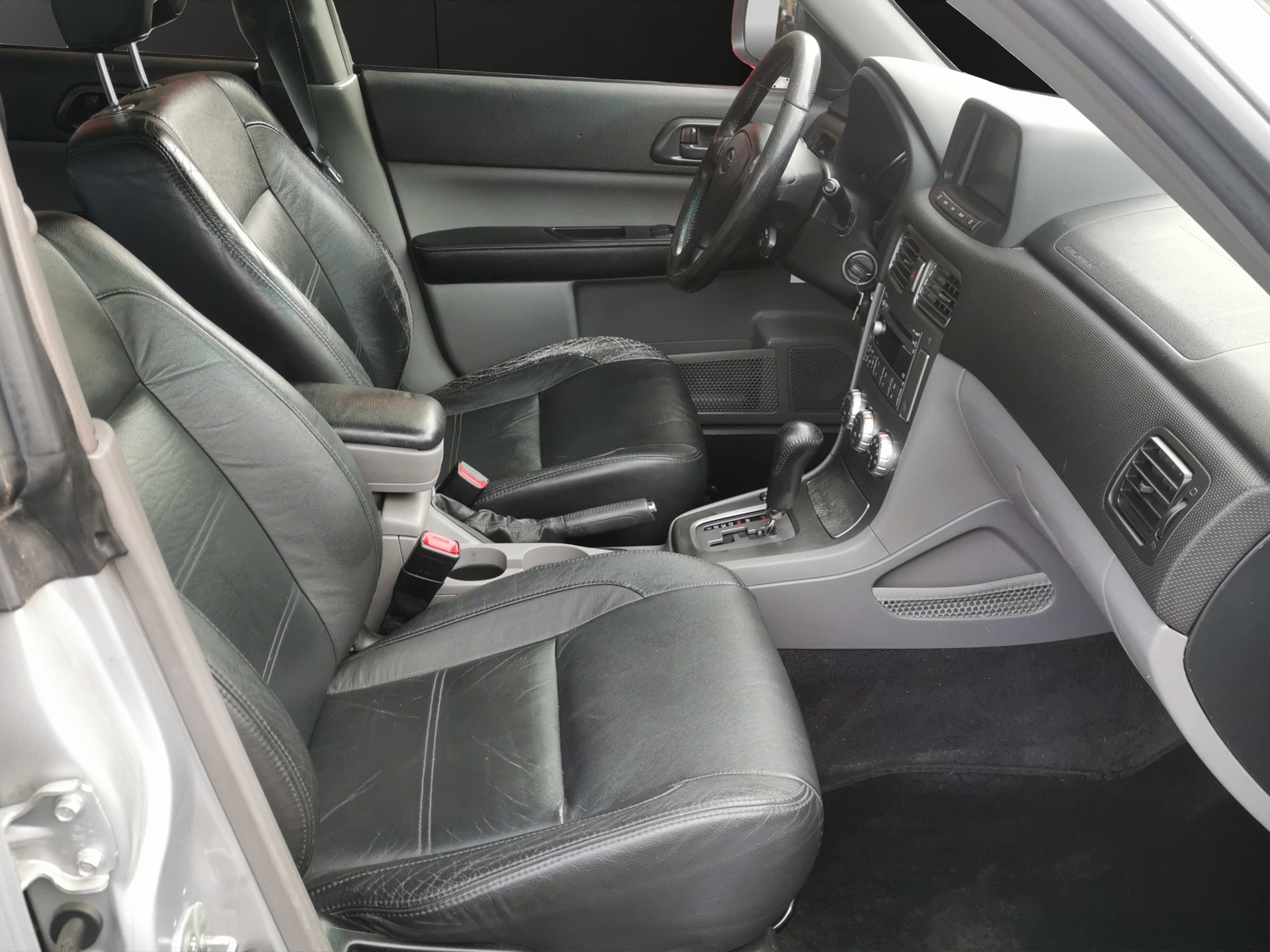 SUBARU Forester 2.0X (Swiss)-image-13