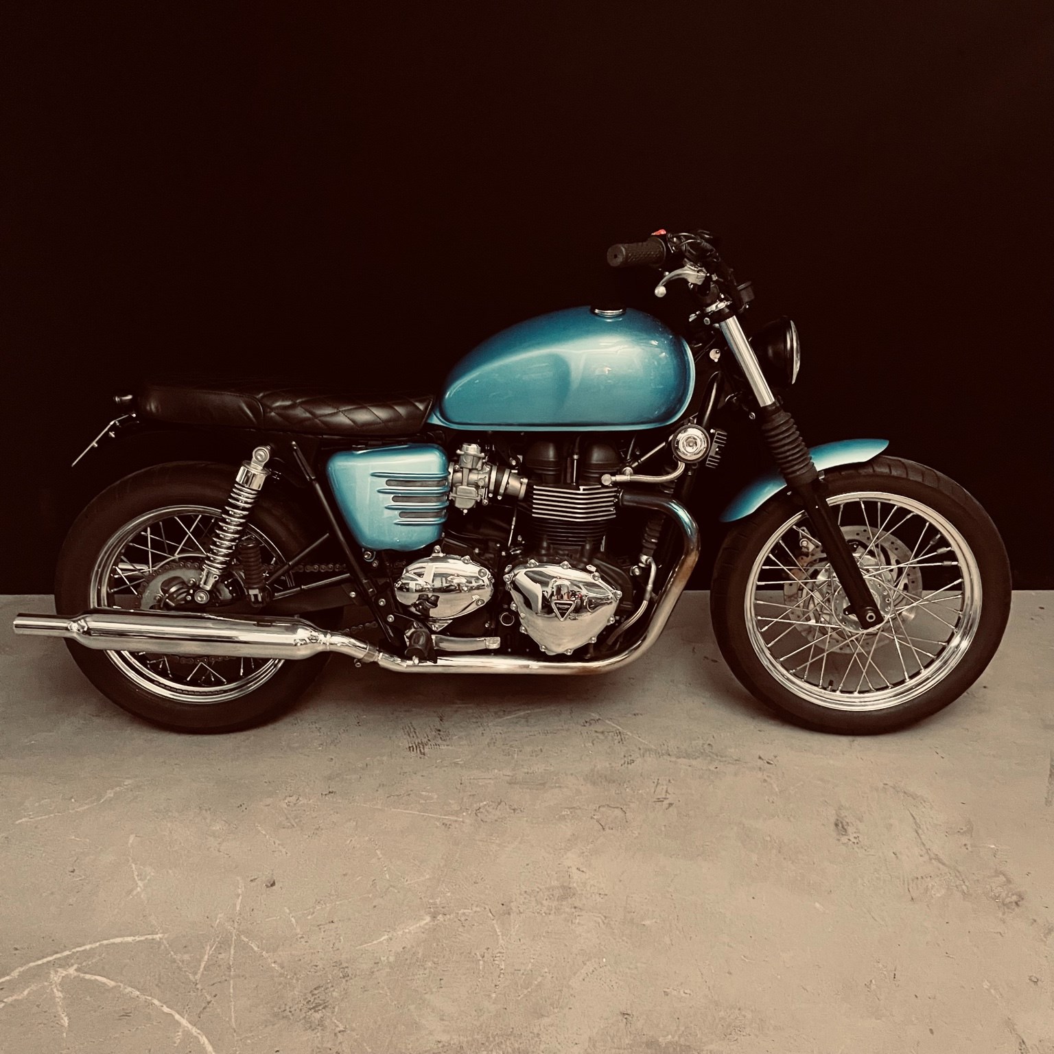 TRIUMPH Bonneville 900 i T 100-image-0
