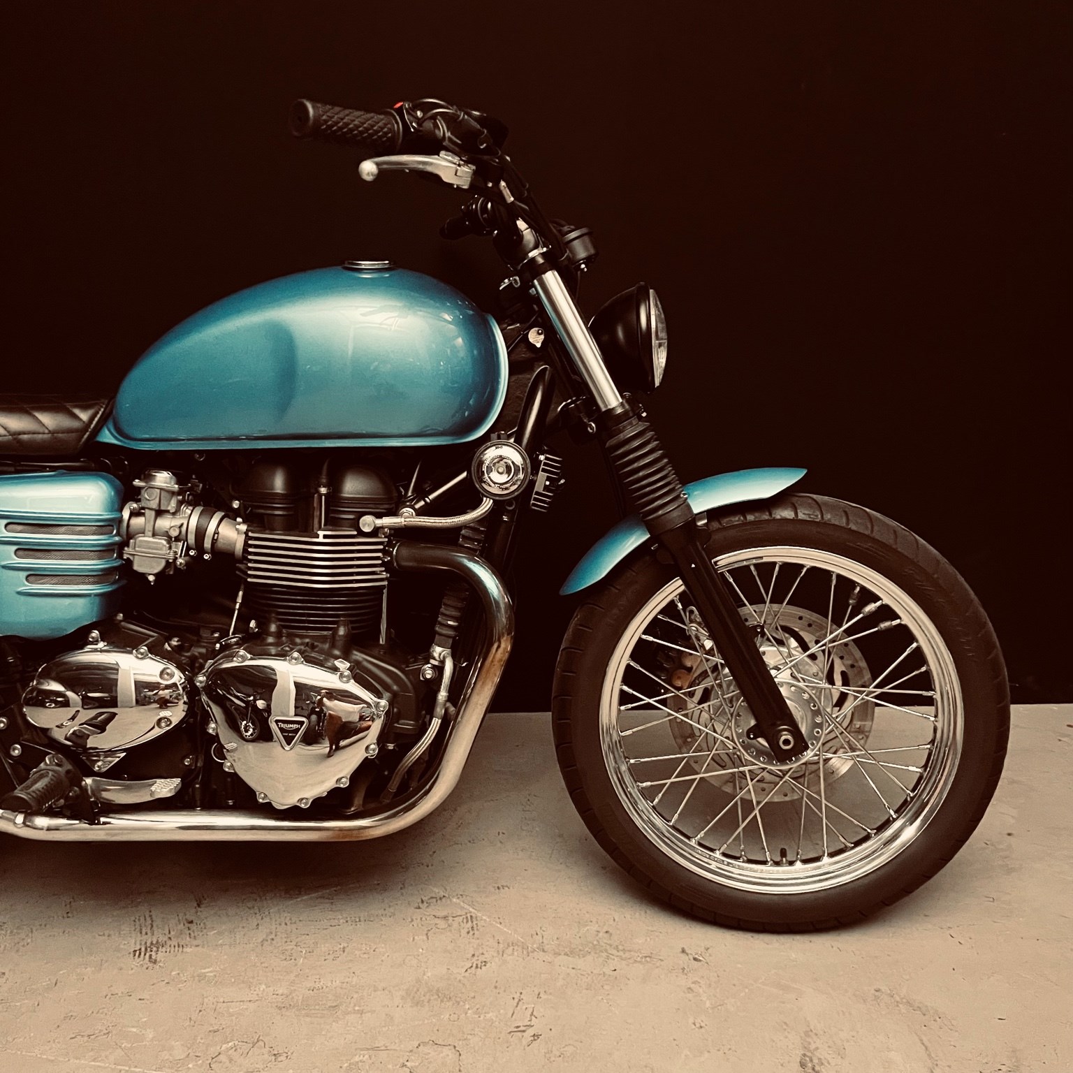 TRIUMPH Bonneville 900 i T 100-image-1