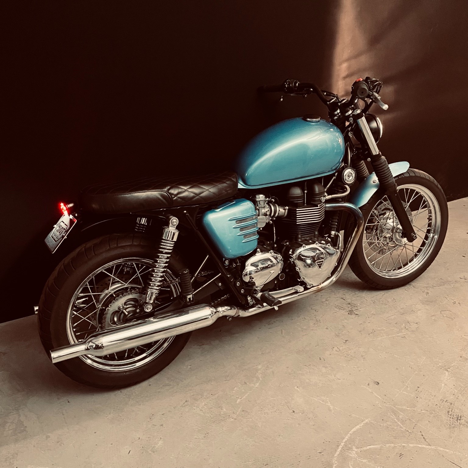 TRIUMPH Bonneville 900 i T 100-image-2
